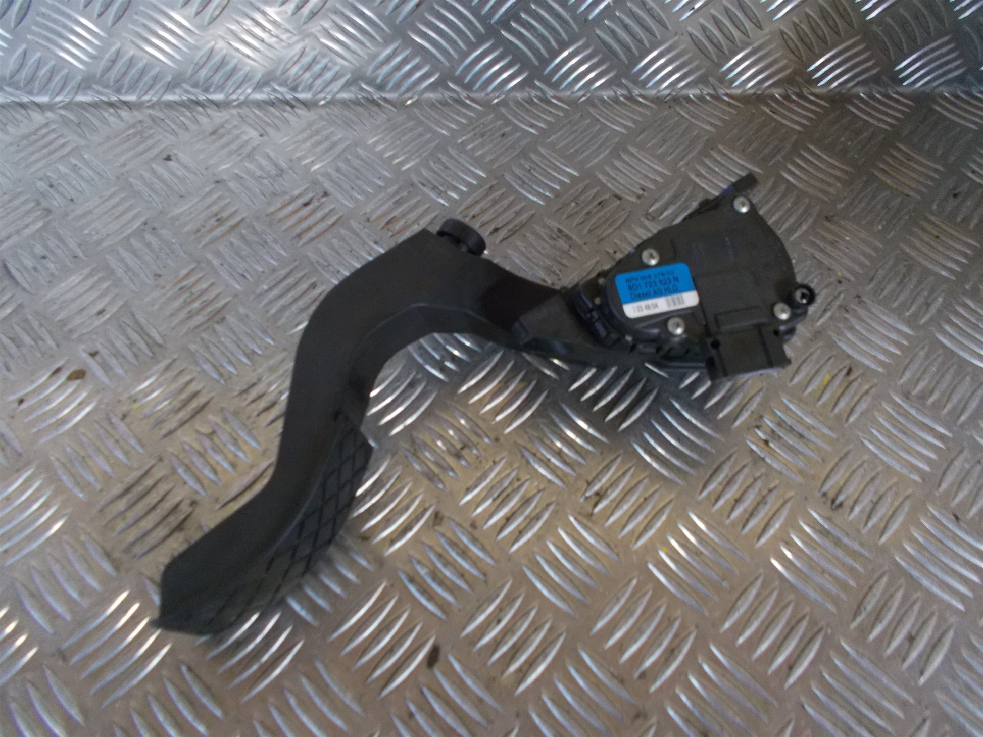 VW Passat 3B Speederpedal Med OEM Nr. 8D1723523N Fra VW Ophugger