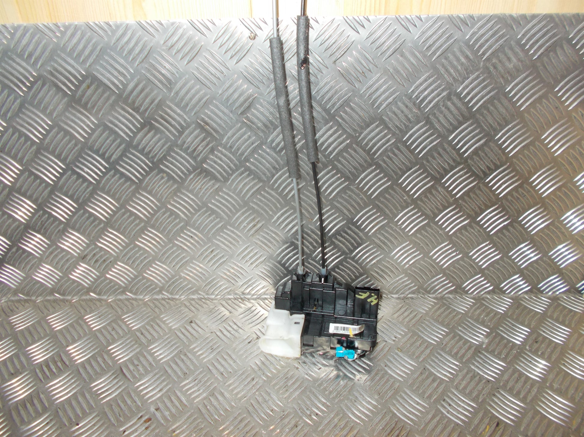 Hyundai I20 NL Dørlås Med OEM Nr. 813201J030LR03 Fra Hyundai Ophugger