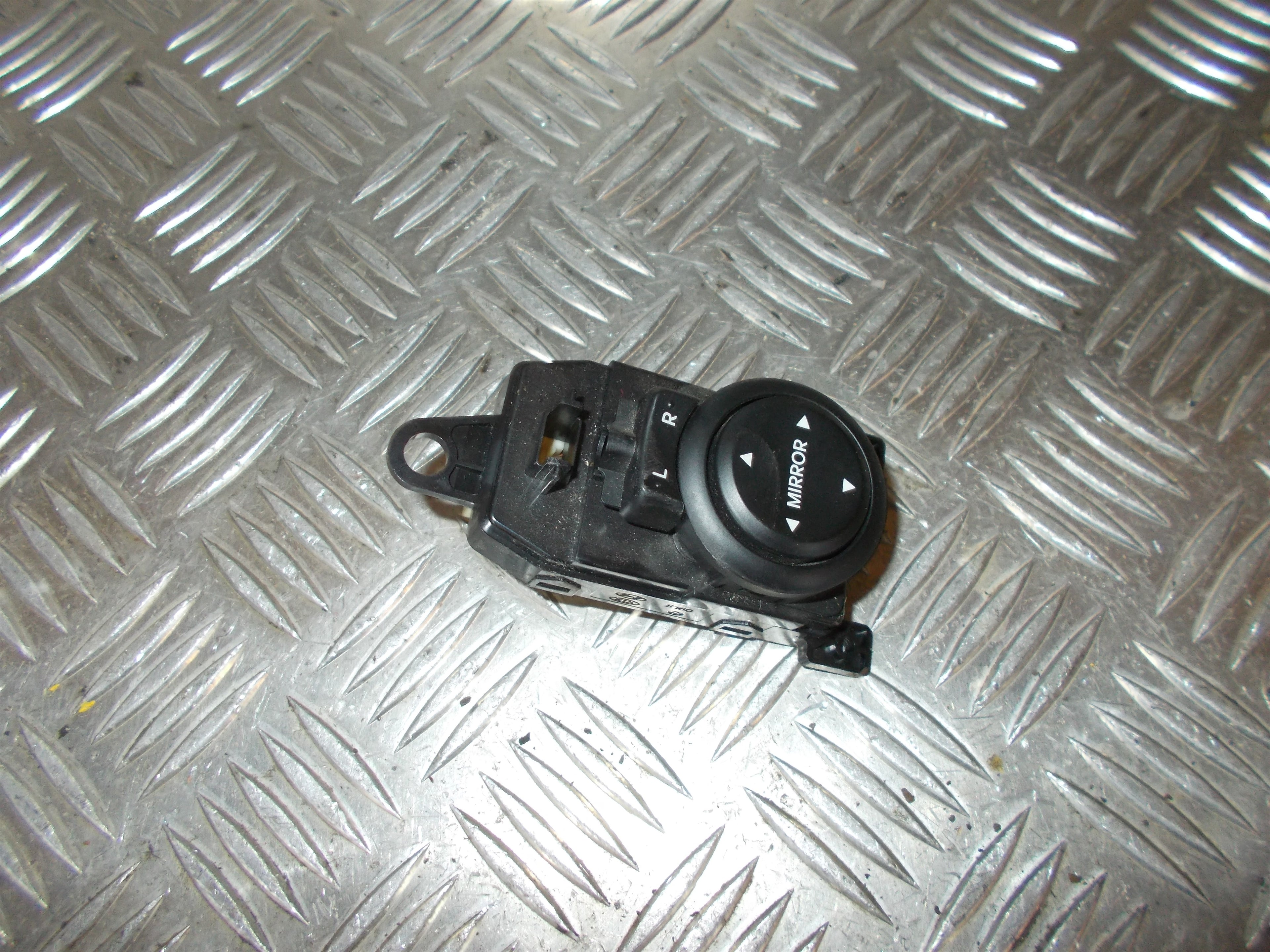 Hyundai I20 Nl Kontakt Sidespejl Med OEM Nr. 202008161 Fra Hyundai Ophugger