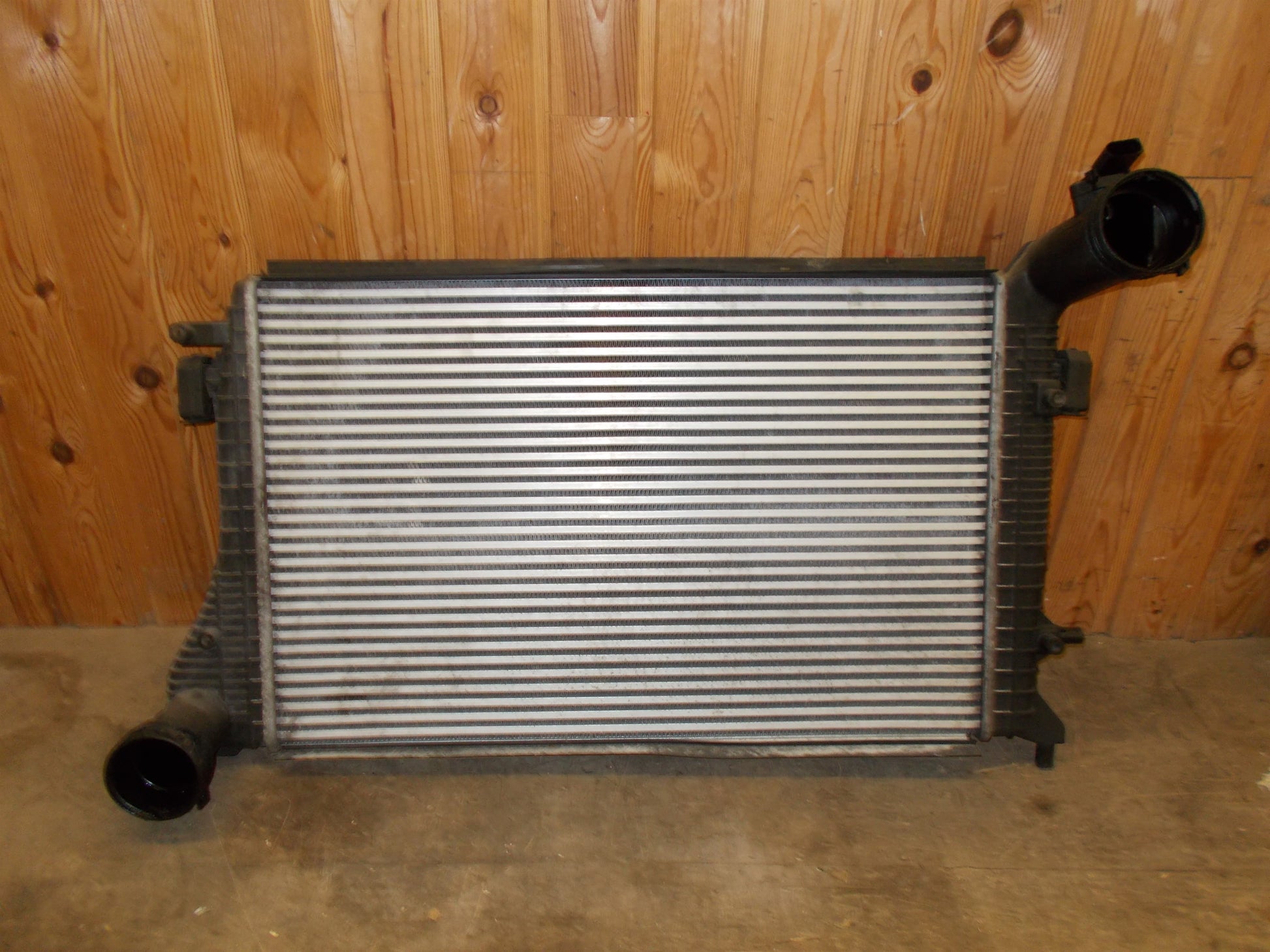 VW Golf 5 1K Køler Intercooler Med OEM Nr. 1K0145803H Fra VW Ophugger