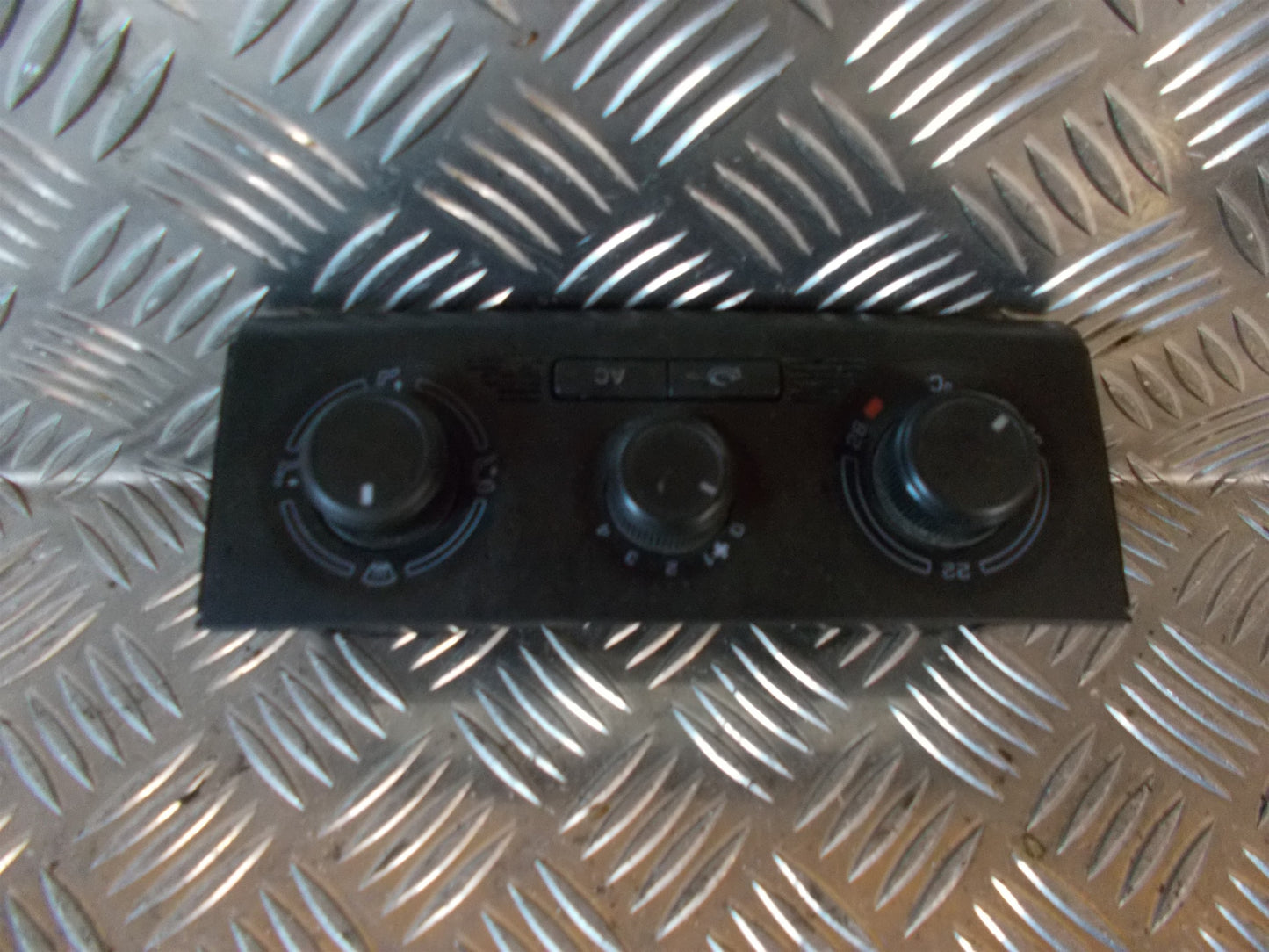 Skoda Fabia Varmeregulering Med OEM Nr. 5J0820045 Fra Skoda Ophugger