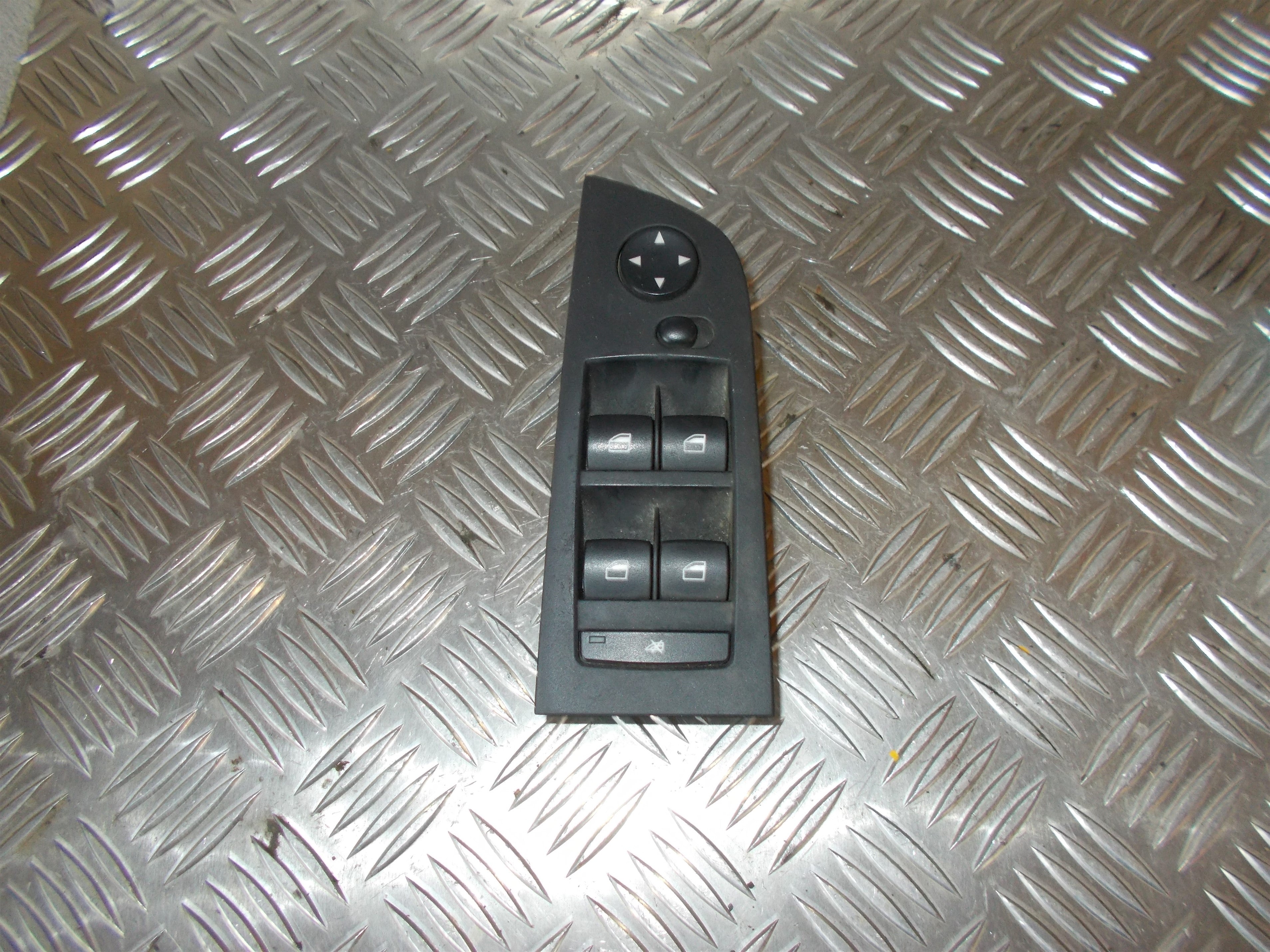 BMW 3-Serie E90/E91/E92/E Kontakt Rudehejs Med OEM Nr. 915550101 Fra BMW Ophugger