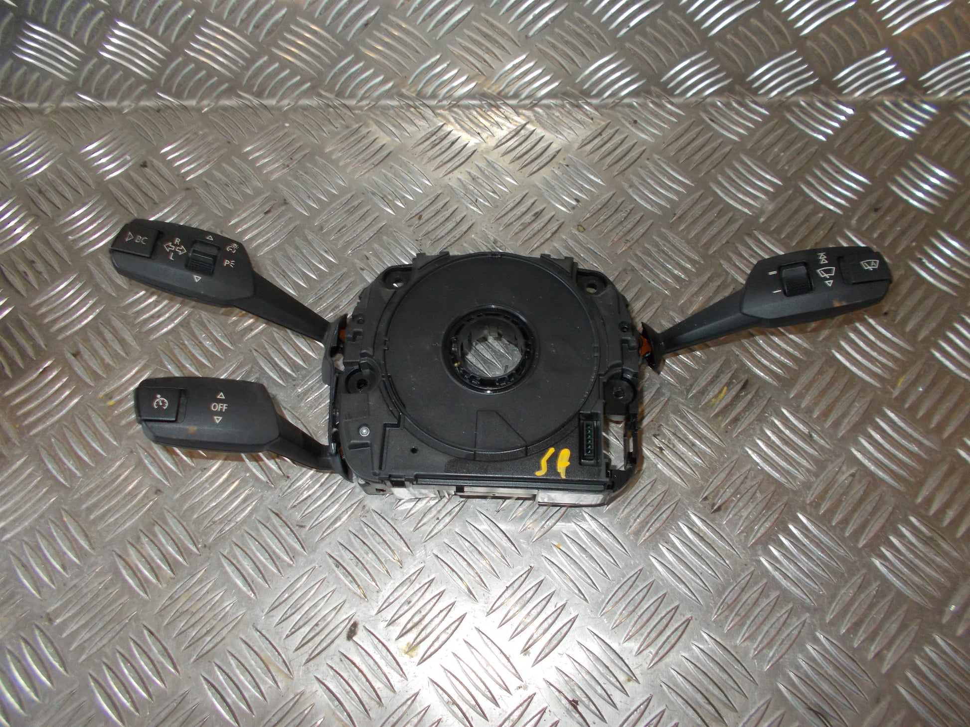 BMW 3-Serie E90/E91/E92 Kontakt Combi Med OEM Nr. 912303901 Fra BMW Ophugger