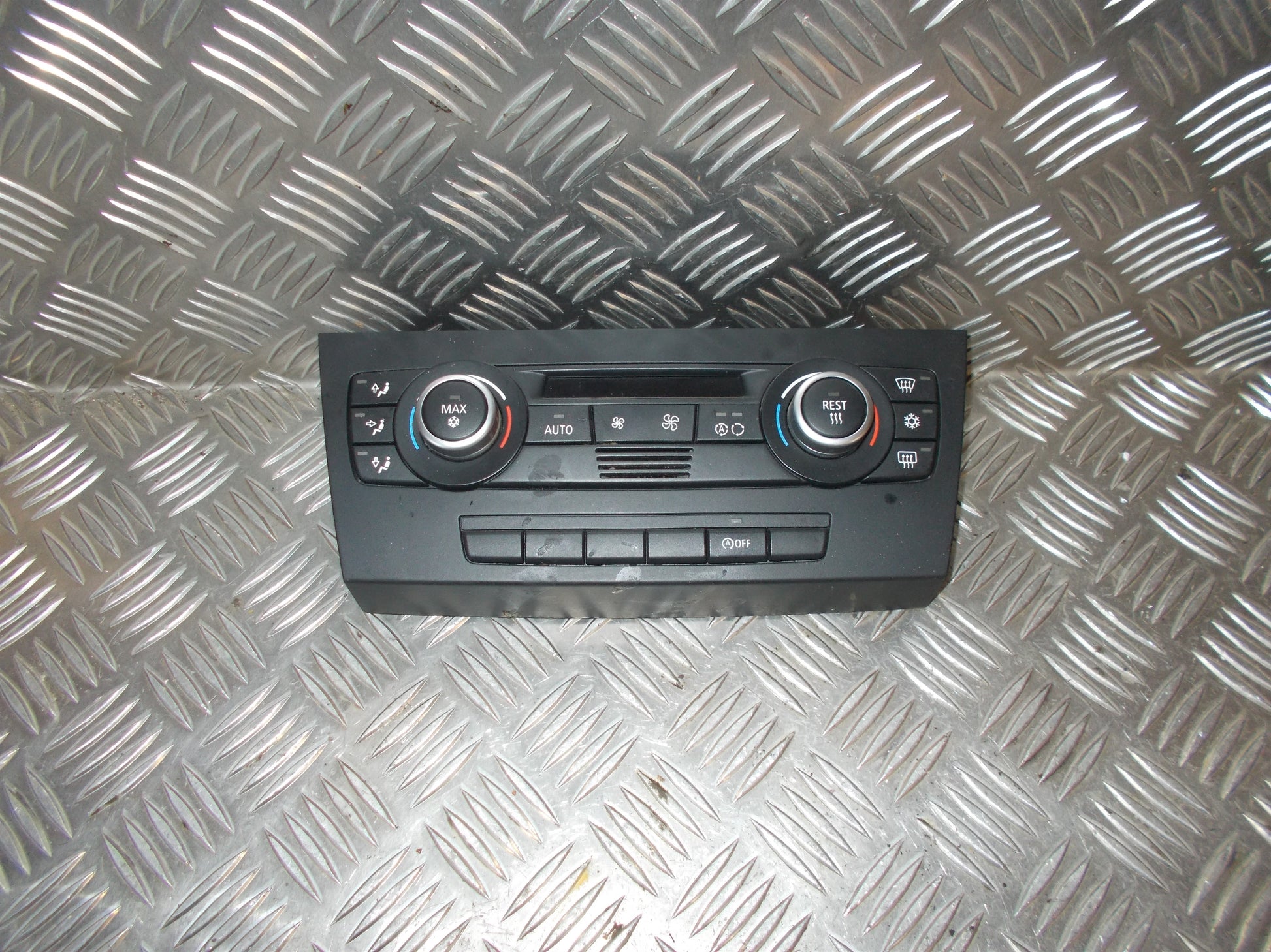 BMW 3-Serie E90/E91/E92 Varmeregulering Med OEM Nr. 6411916298301 Fra BMW Ophugger