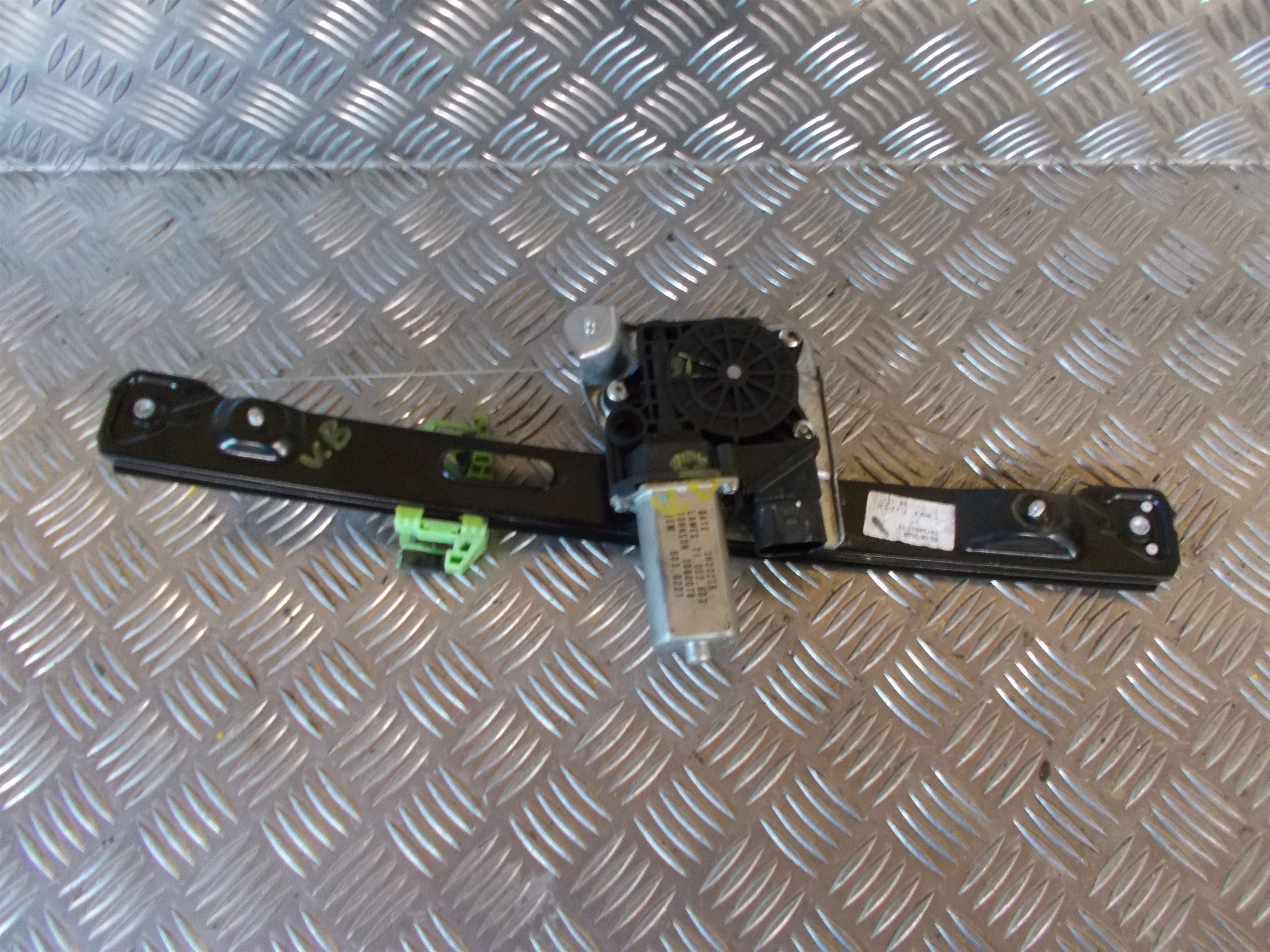 BMW 3-Serie E90/E91/E92/E Rudemotor - Rudehejs Med OEM Nr. 707588313 Fra BMW Ophugger