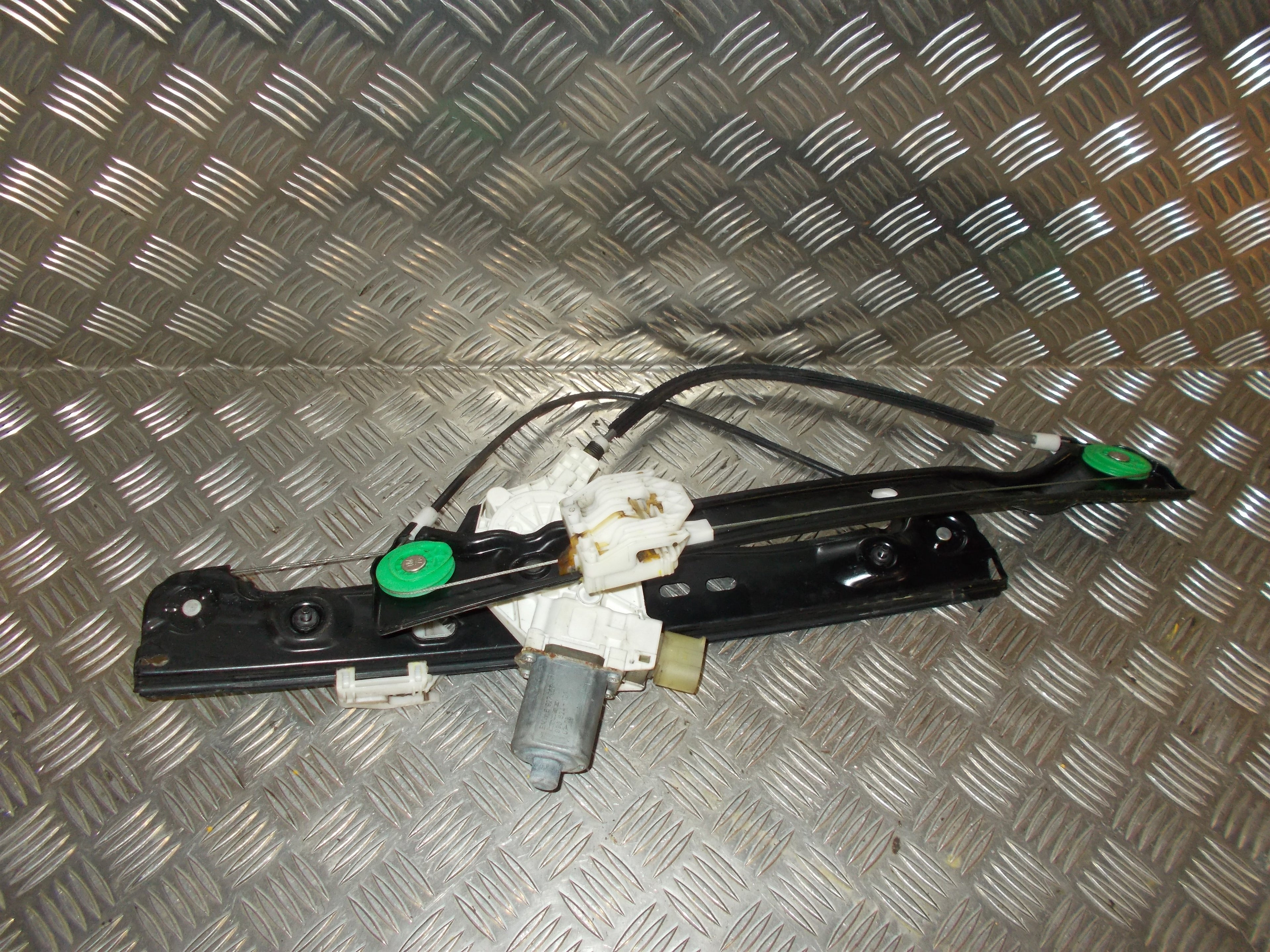 BMW 3-Serie E90/E91/E92/E Rudemotor - Rudehejs Med OEM Nr. 6927029 Fra BMW Ophugger