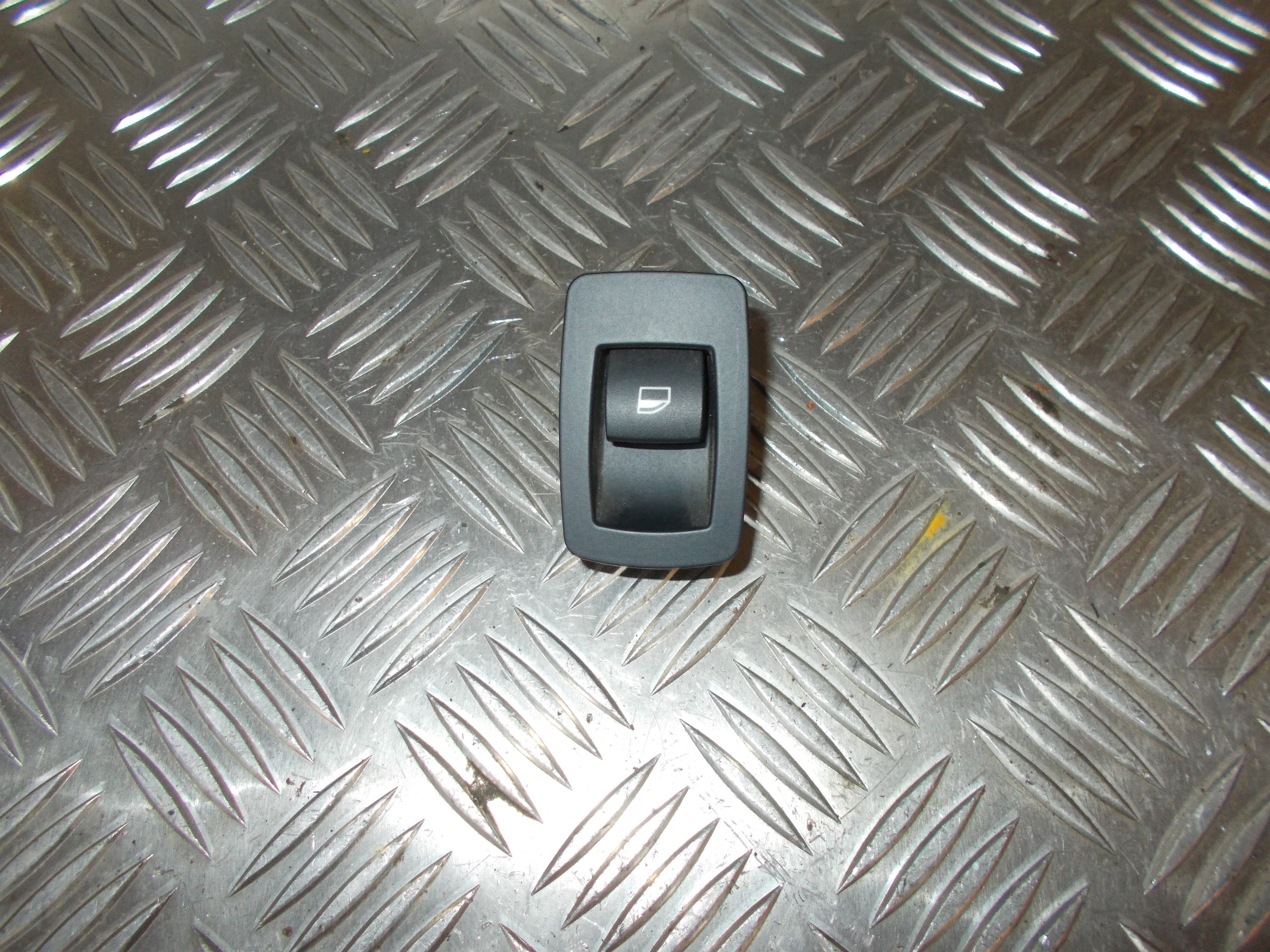 BMW 3-Serie E90/E91/E92/E Kontakt Rudehejs Med OEM Nr. 6945874 Fra BMW Ophugger