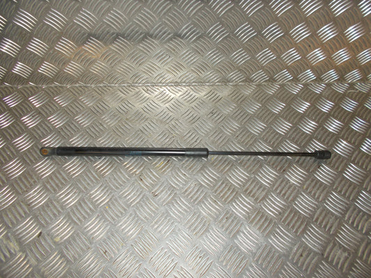 BMW 3-Serie E90/E91/E92 Bagklapsdæmper Med OEM Nr. 0114990470N Fra BMW Ophugger