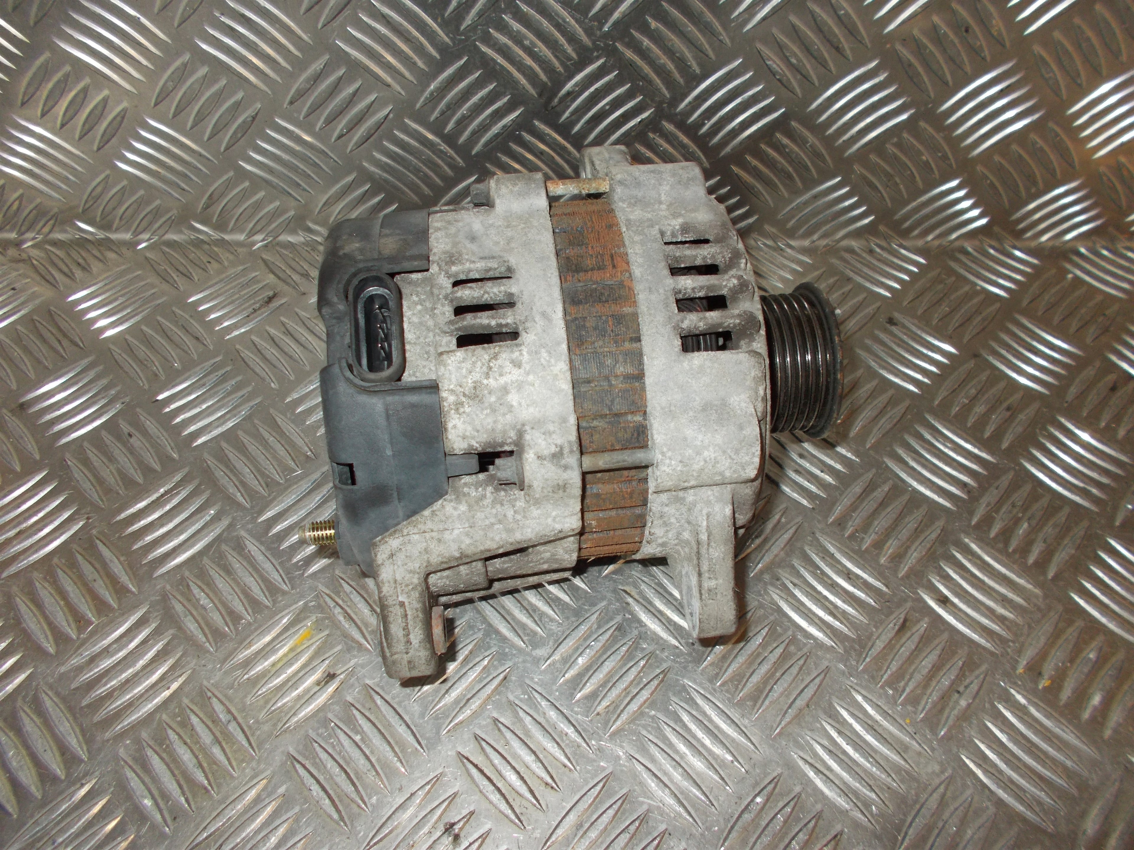 Chevrolet Lacetti Generator Med OEM Nr. Ophugger Fra Chevrolet Ophugger