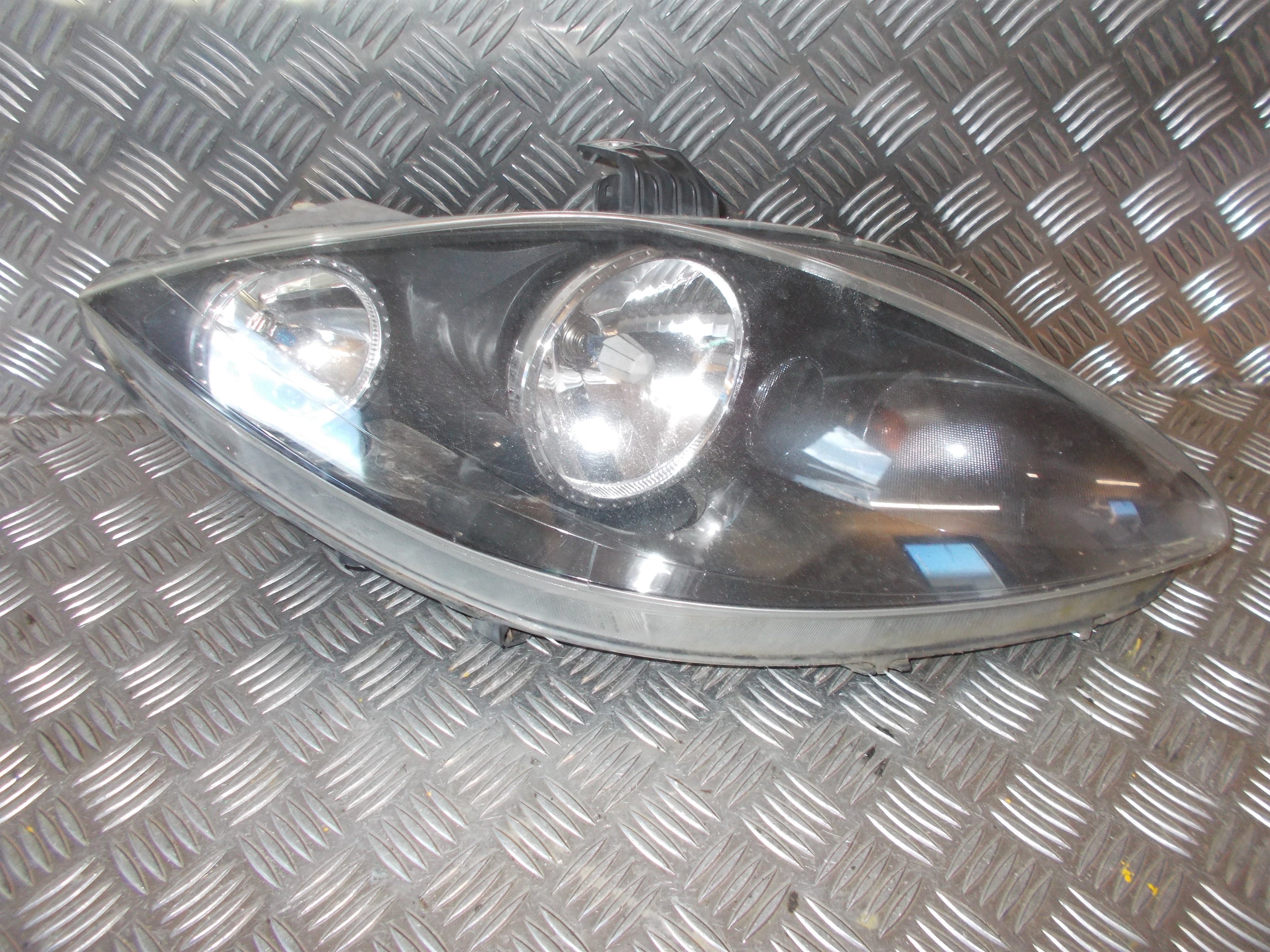Seat Altea Forlygte Med OEM Nr. 5P1941006D Fra Seat Ophugger