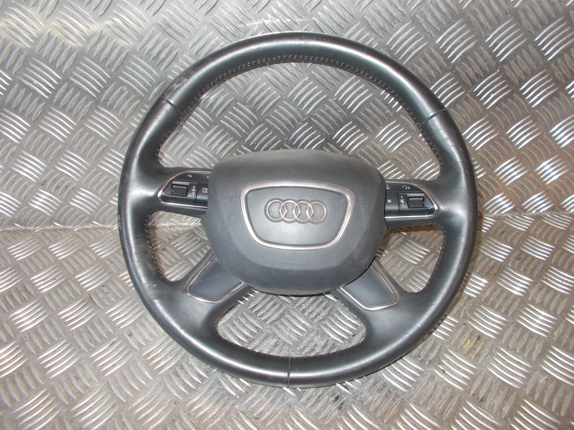 Audi A6 4F Rat Med OEM Nr. Ophugger Fra Audi Ophugger