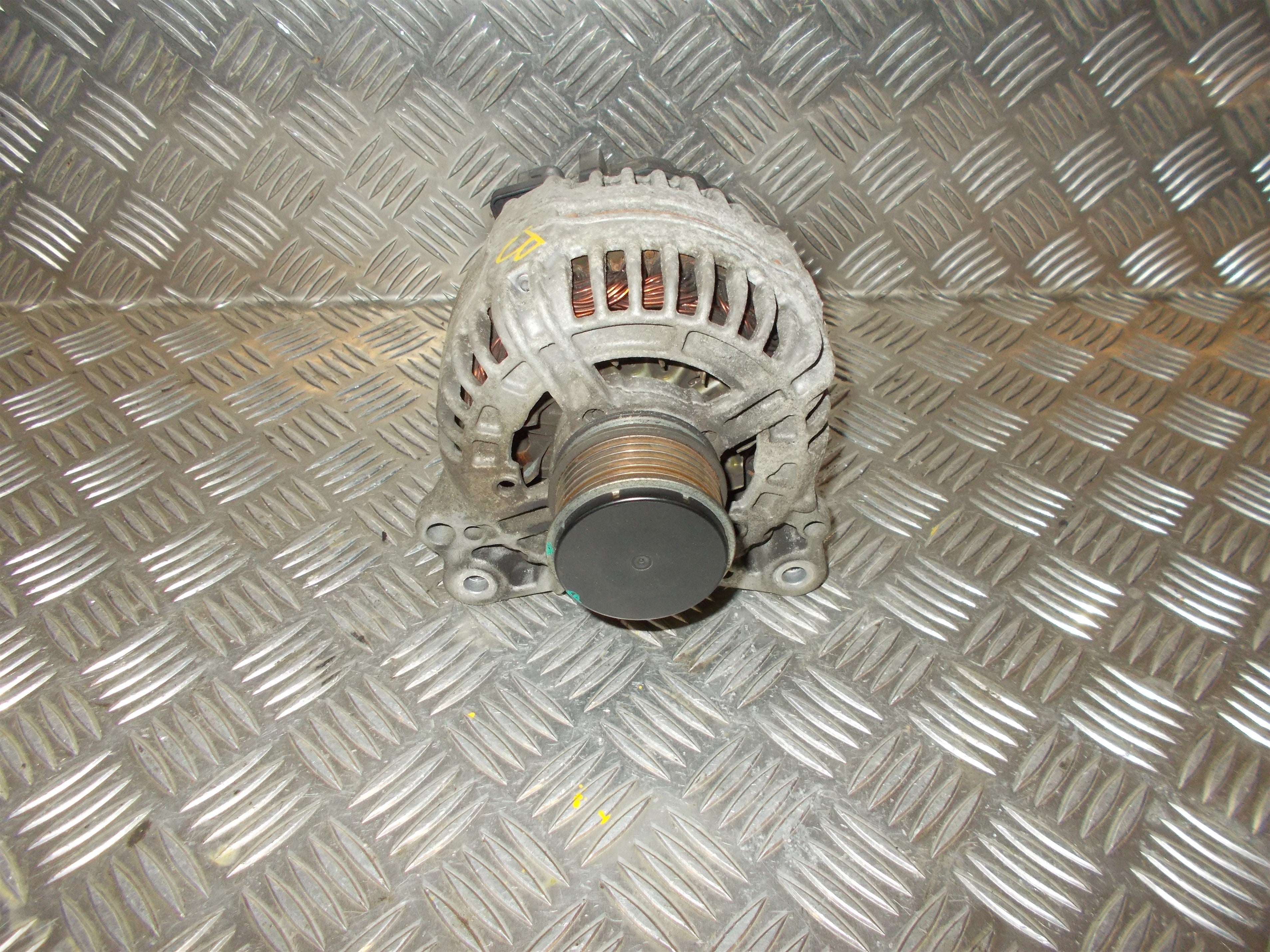 Skoda Fabia Generator Med OEM Nr. 045903023F Fra Skoda Ophugger