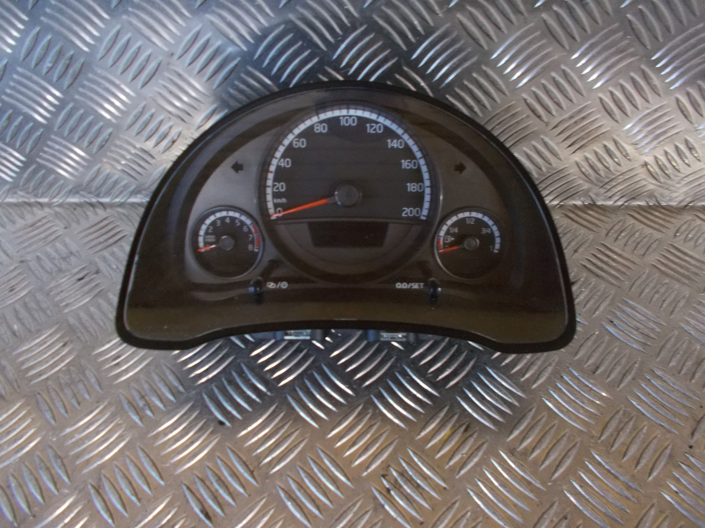 VW UP Instrument  Med OEM Nr. 1S0920861 Fra VW Ophugger