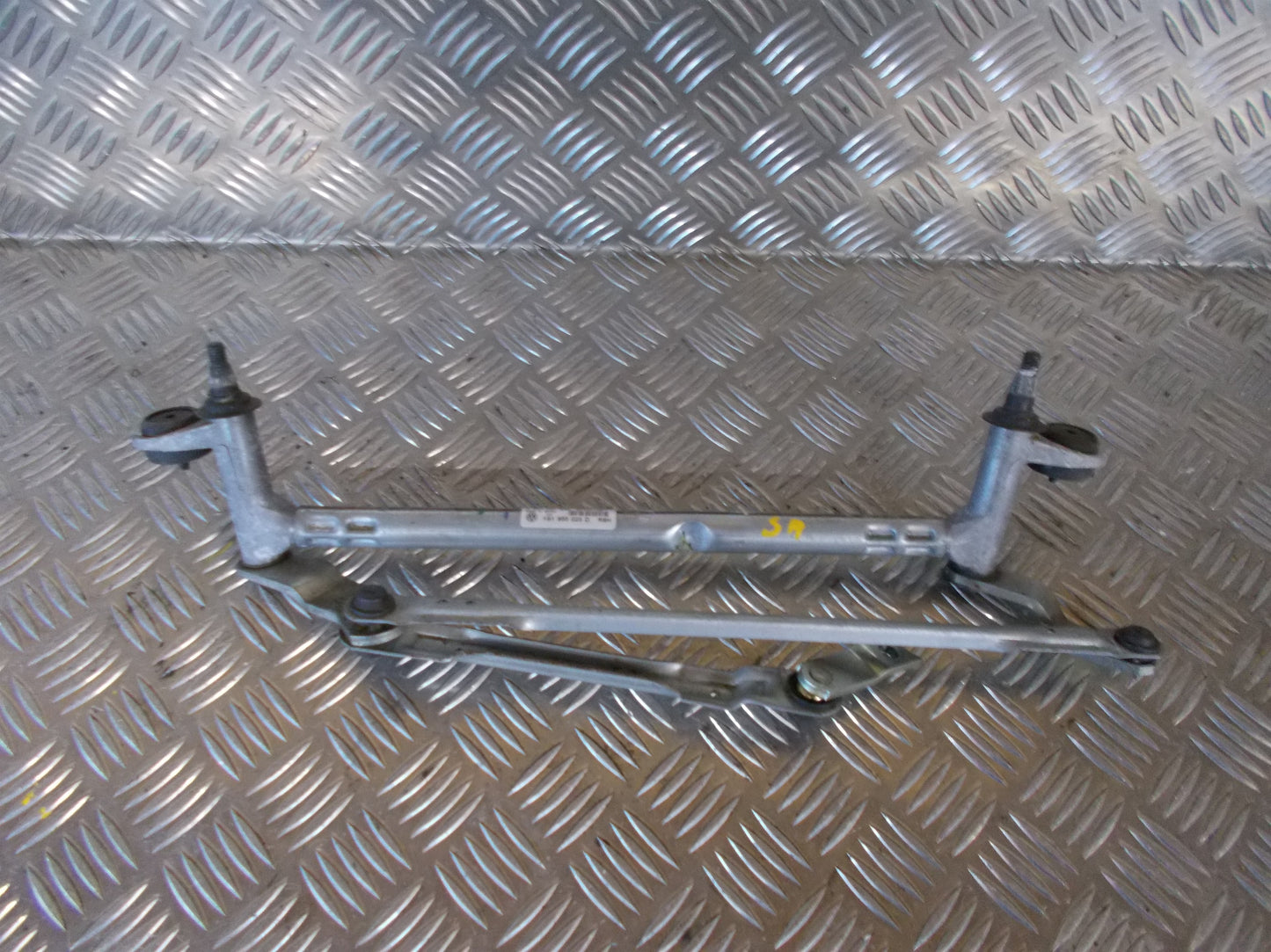 VW UP Viskertræk Med OEM Nr. 1S1955023D Fra VW Ophugger