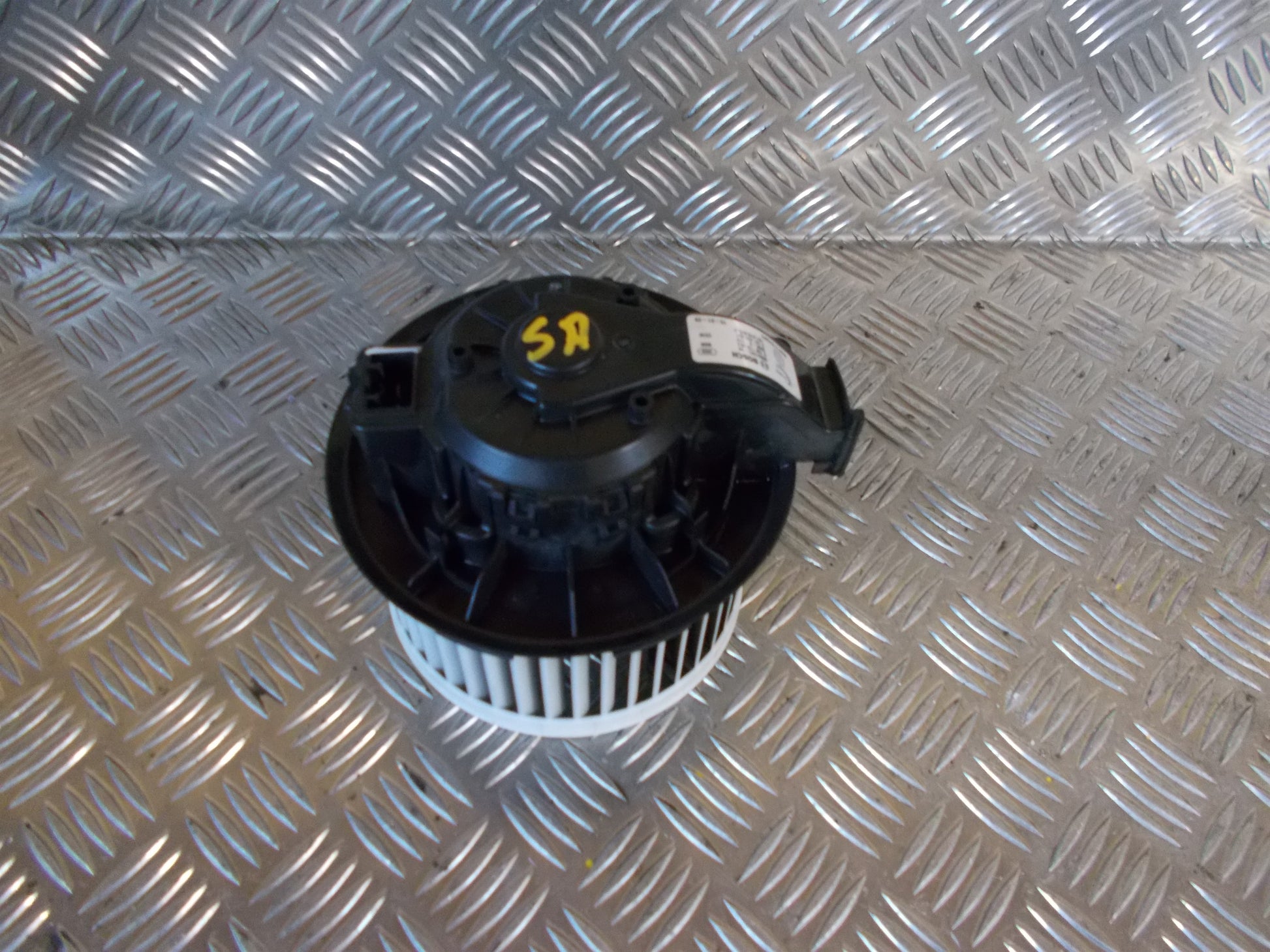 VW UP Varmeblæser Med OEM Nr. 0130115563 Fra VW Ophugger