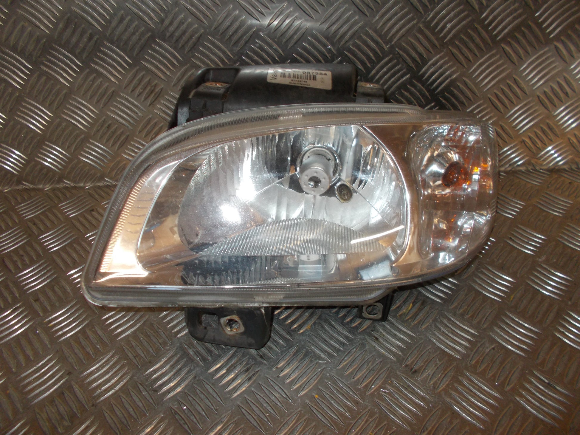 Seat Cordoba Forlygte Med OEM Nr. 6K1941043A Fra Seat Ophugger