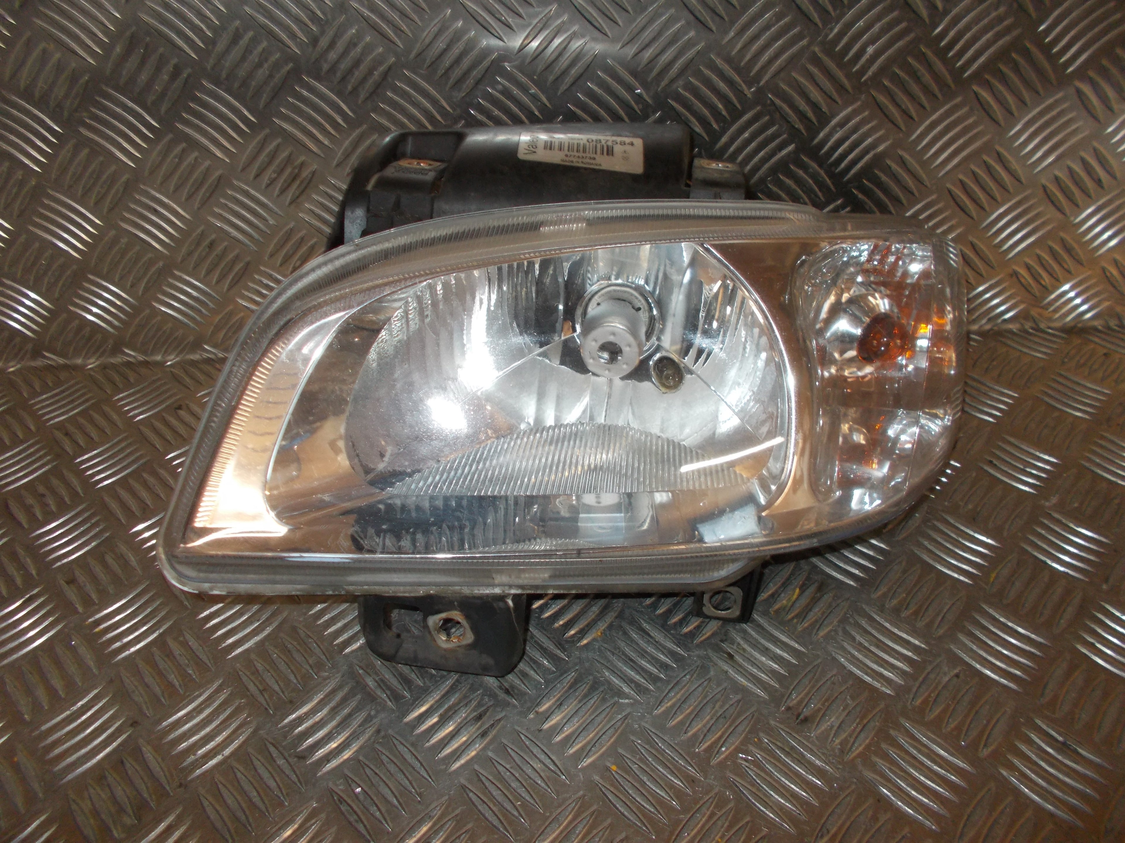 Seat Cordoba Forlygte Med OEM Nr. 6K1941043A Fra Seat Ophugger