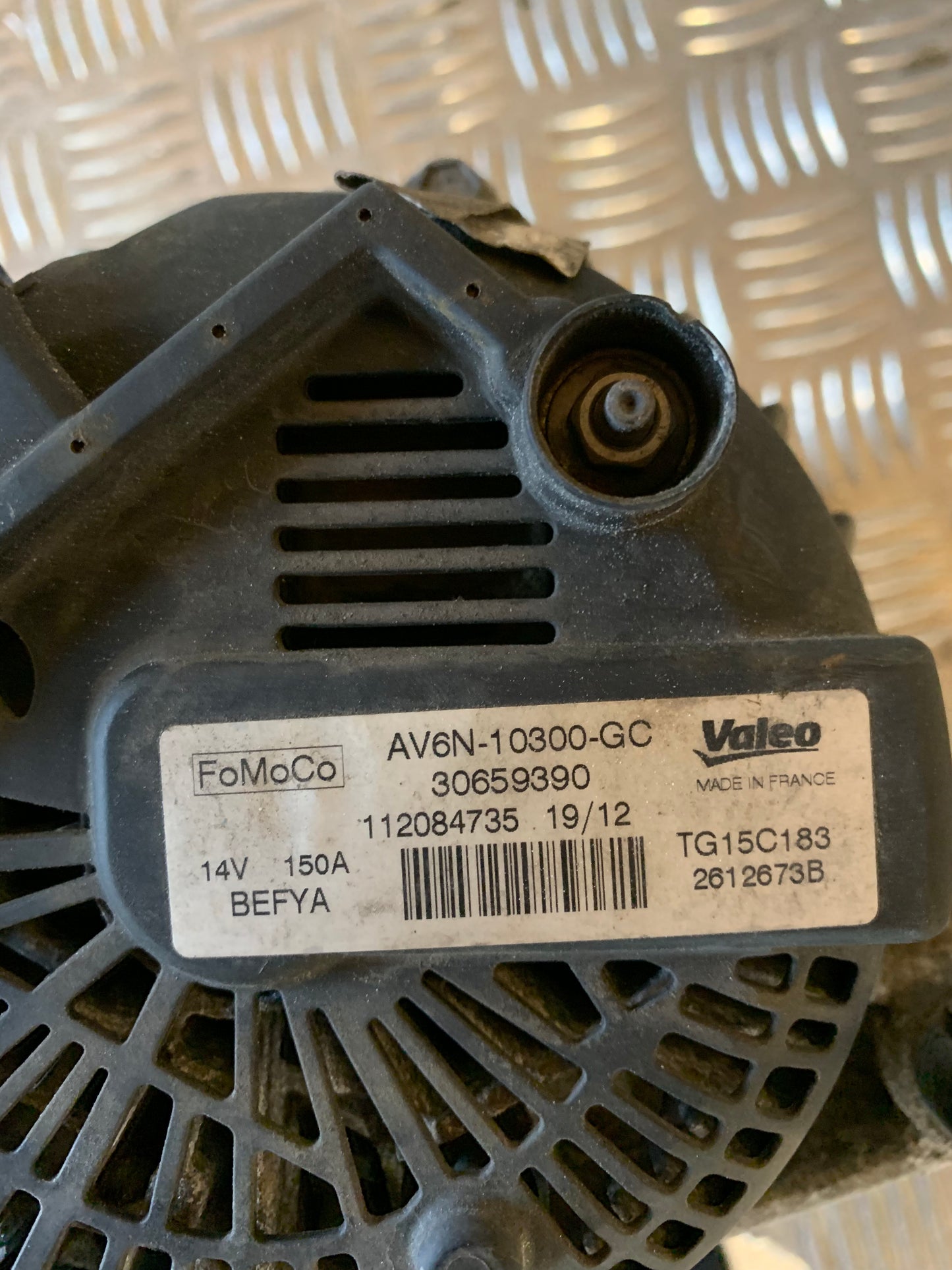 Ford Fiesta 7 Generator Med OEM Nr. AV6N10300GC Fra Ford Ophugger