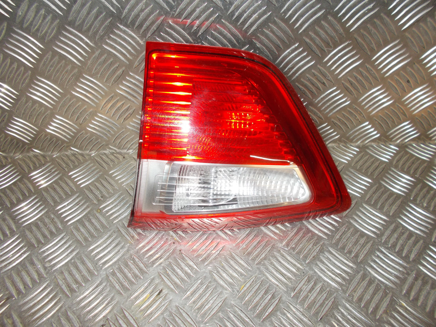 Ford C‑Max 2 Baglygte Med OEM Nr. AM5113A602BE Fra Ford Ophugger