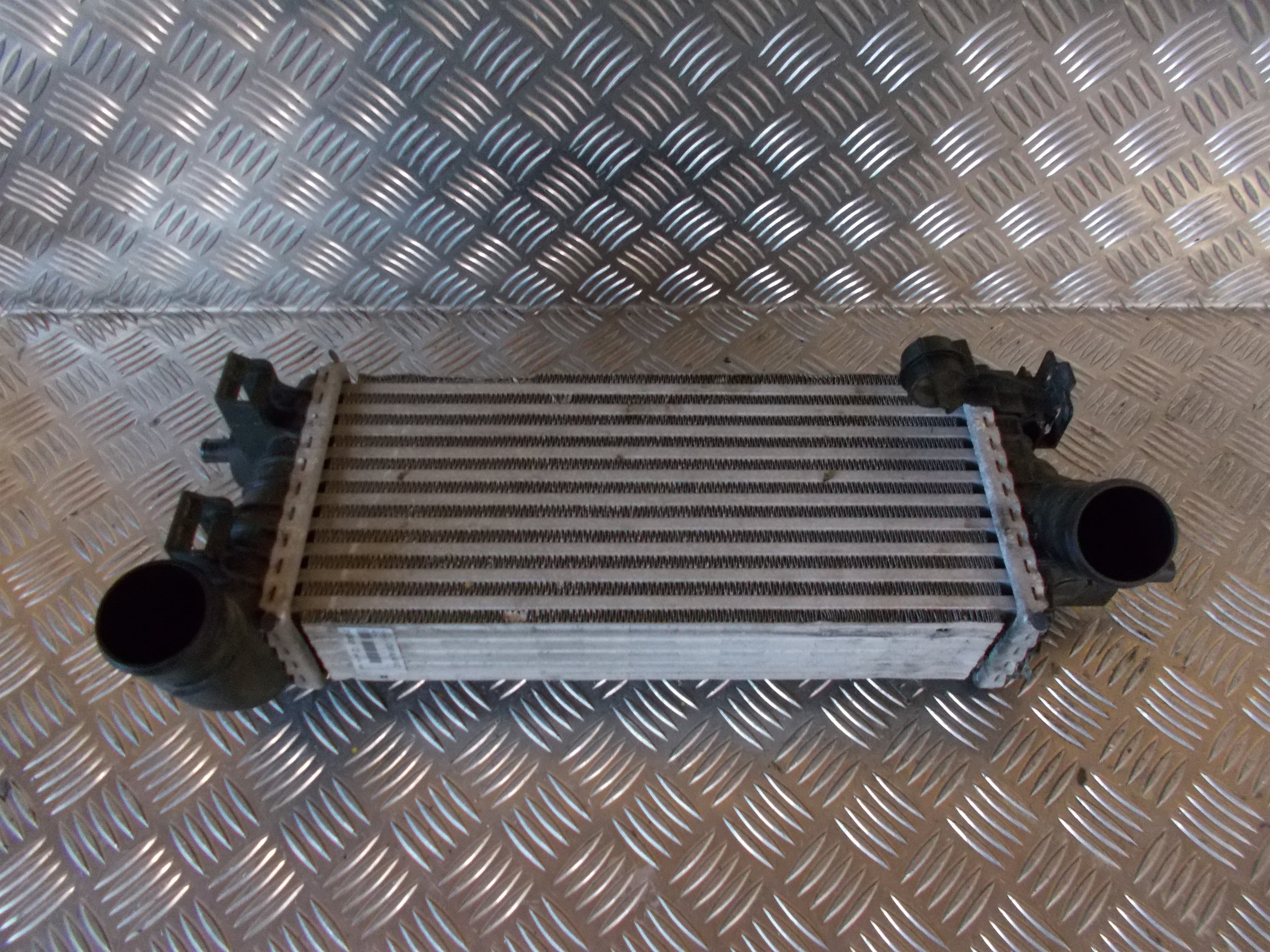 Ford C-Max 2 Køler Intercooler Med OEM Nr. CV619L440VC Fra Ford Ophugger