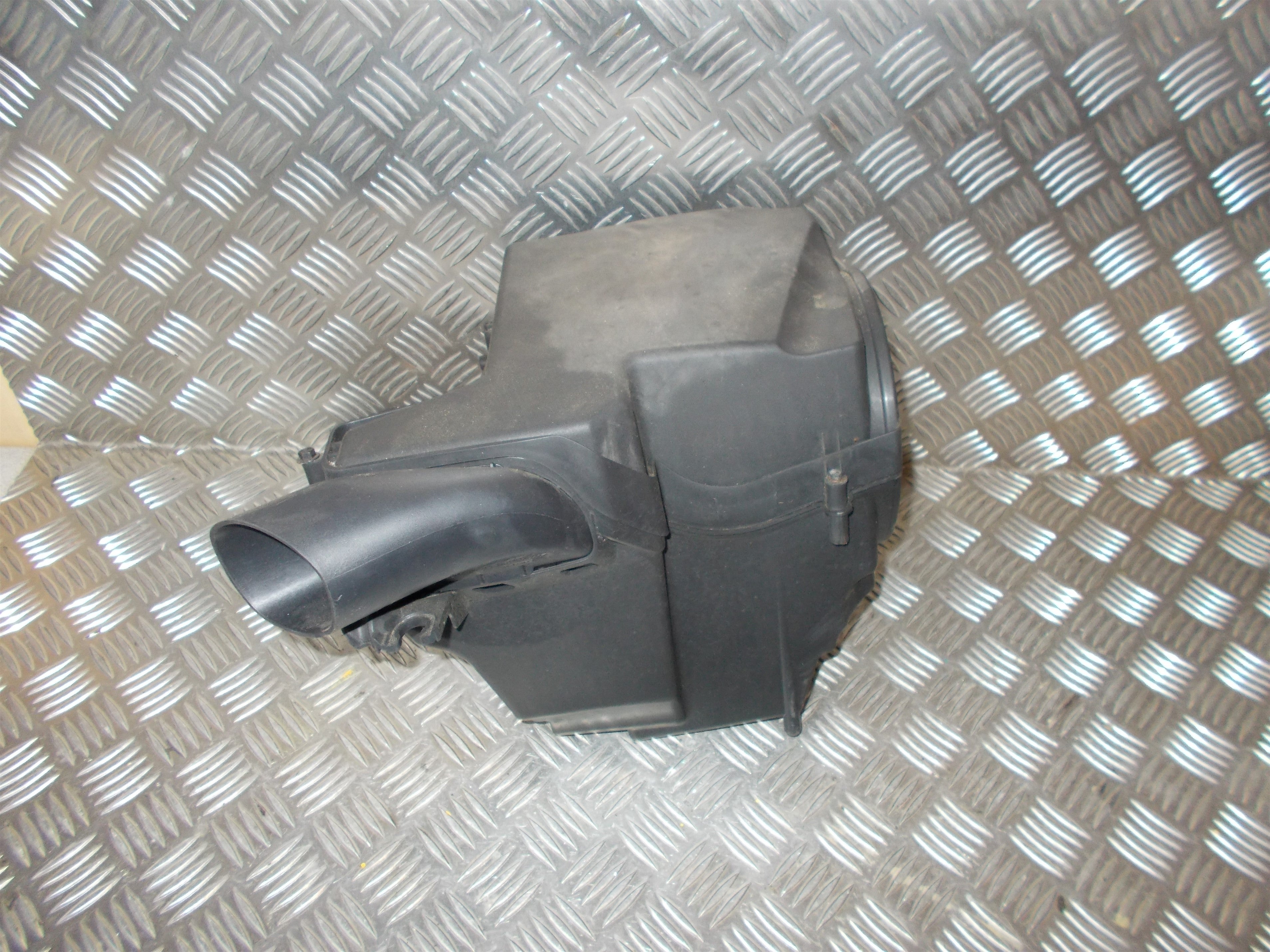 Ford C-Max 2 Luftfilterkasse  Med OEM Nr. AV619600BG Fra Ford Ophugger