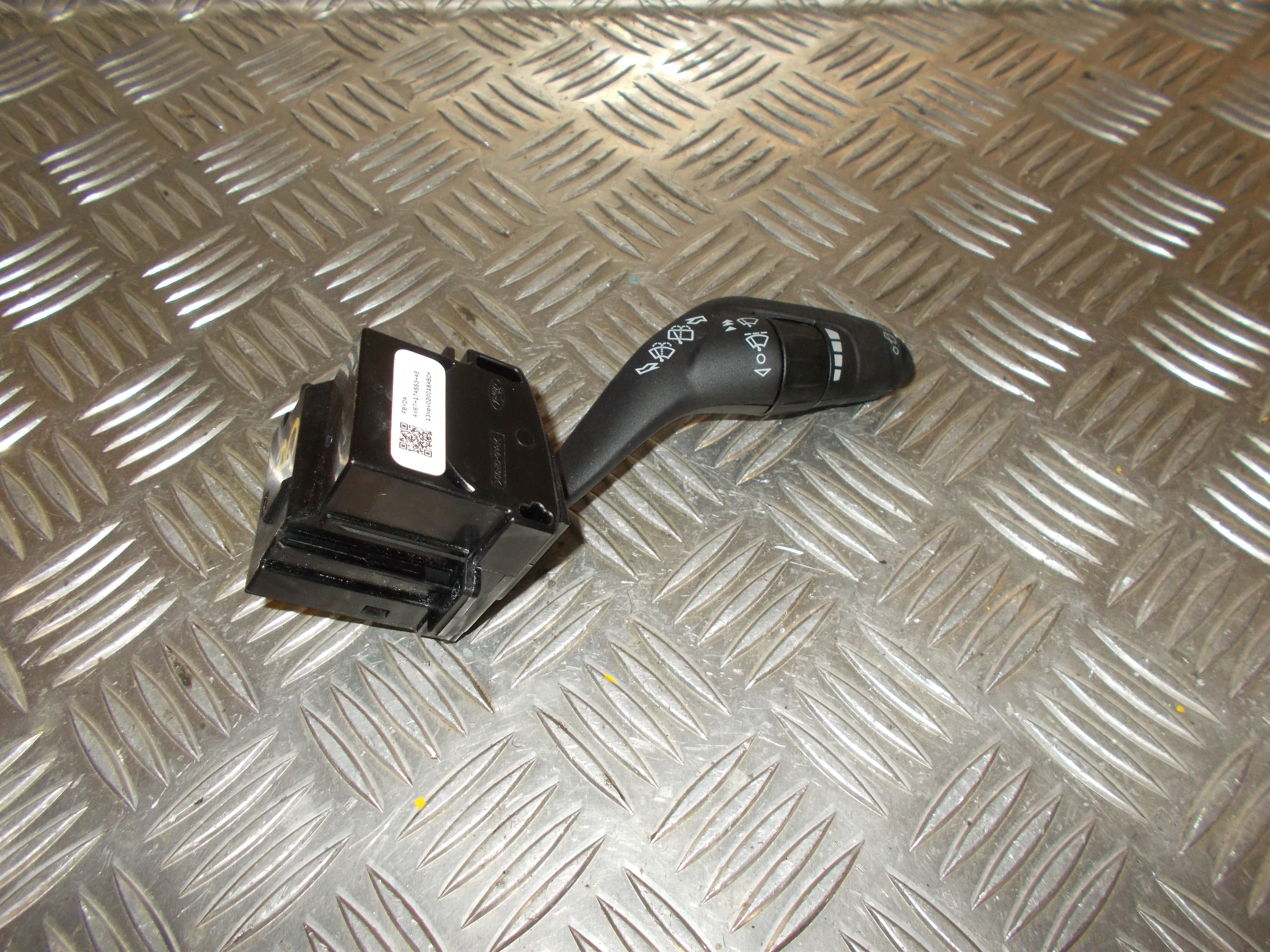 Ford C-Max 2 Kontakt Visker Med OEM Nr. AV6T17A553AE Fra Ford Ophugger