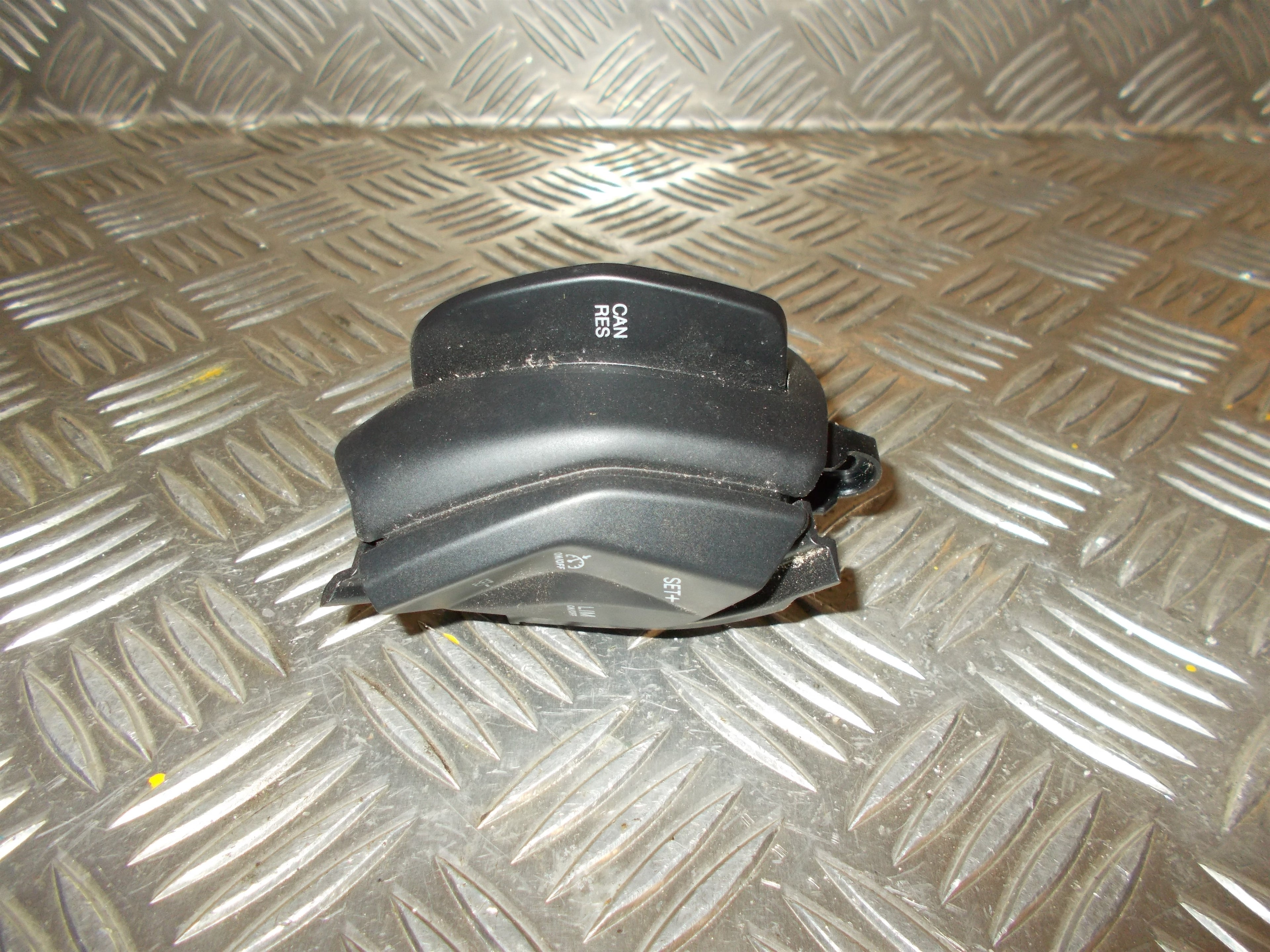 Ford C-Max 2 Kontakt Diverse Med OEM Nr. AM5T9E740AAB Fra Ford Ophugger