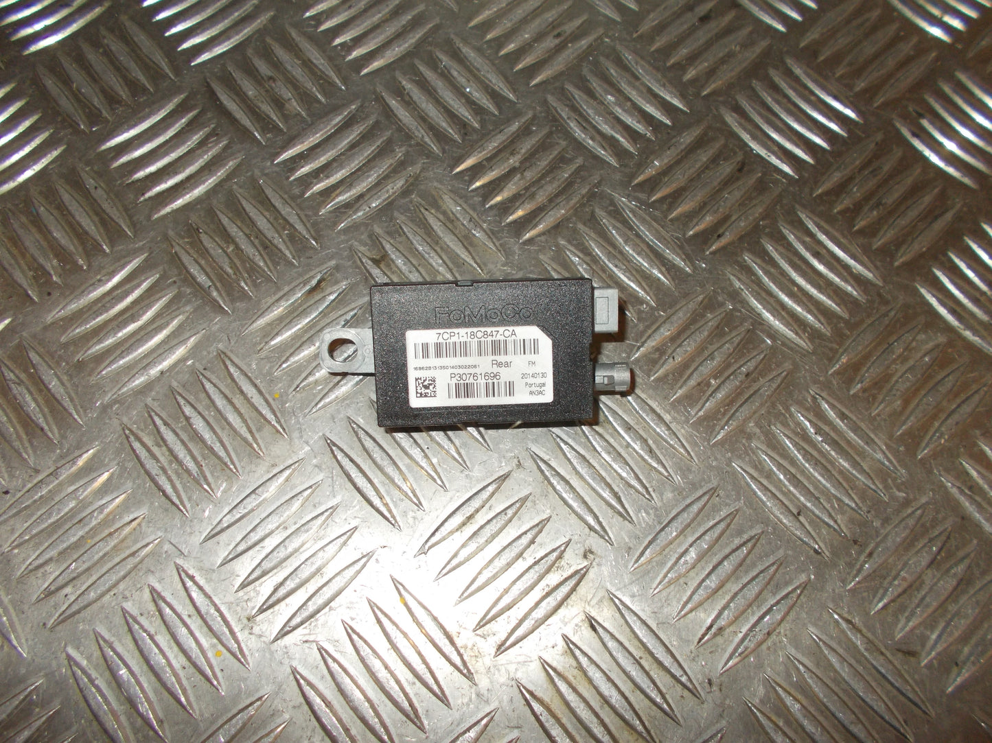 Ford C‑Max 2 Antenneforstærker Med OEM Nr. 7CP118C847CA Fra Ford Ophugger