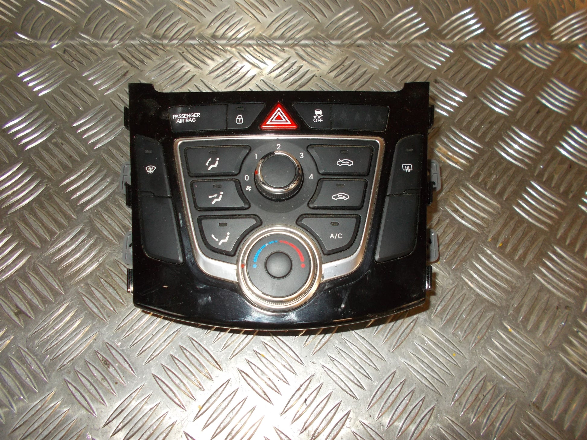 Hyundai I30 GD Varmeregulering Med OEM Nr. 97250A6060GL Fra Hyundai Ophugger