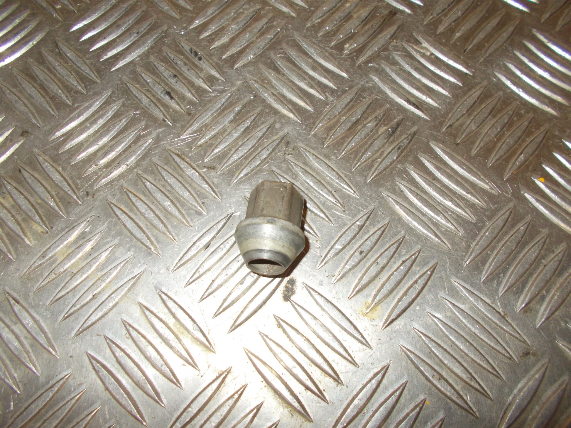 Volvo S40/V50 Hjulbolte/Møtrikker Med OEM Nr. Ophugger Fra Volvo Ophugger