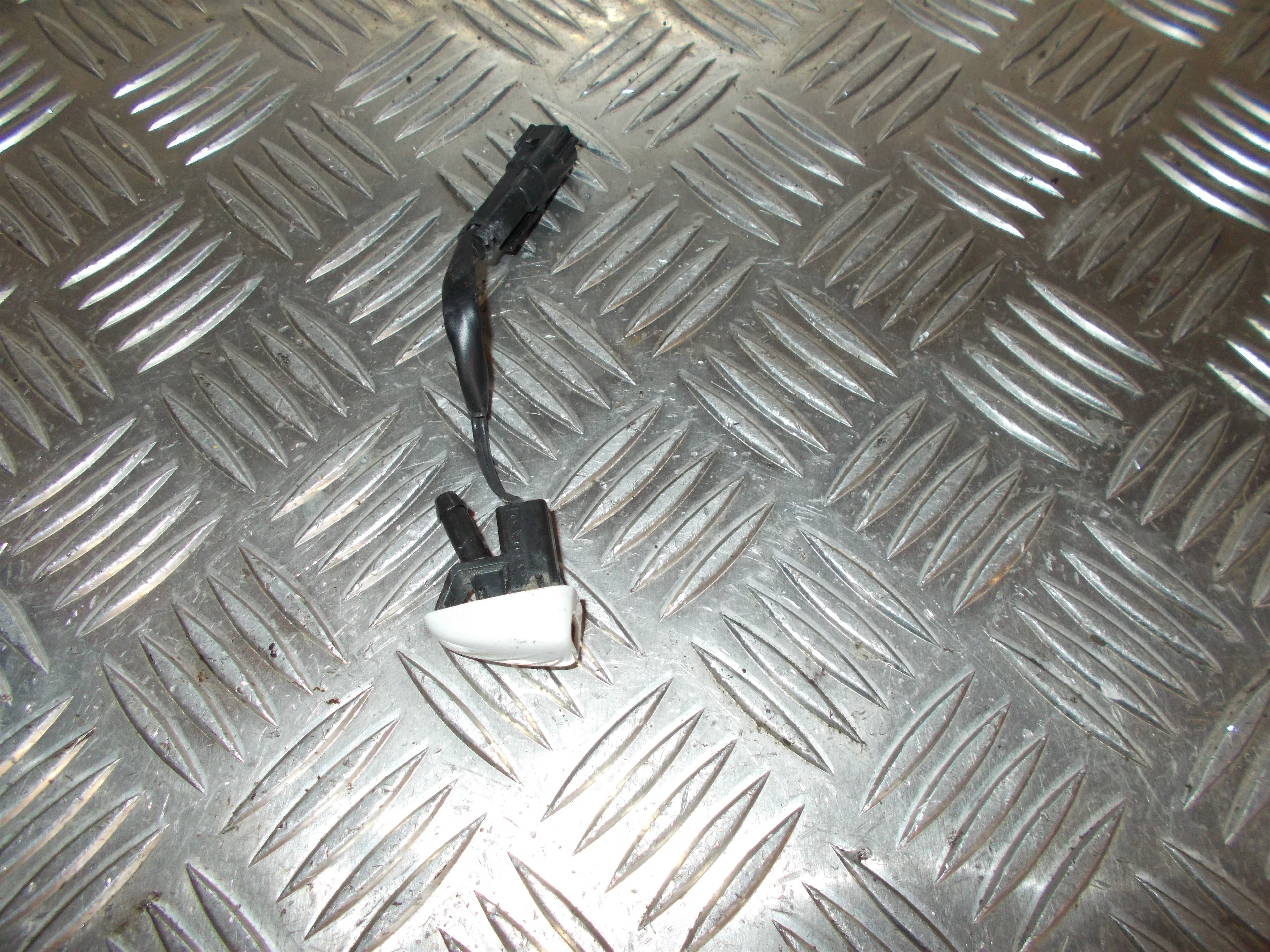 Volvo V70 Sprinklerdyse Med OEM Nr. Ophugger Fra Volvo Ophugger