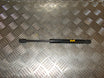 Volvo V70 Fronthjelmsdæmper Med OEM Nr. 30649516 Fra Volvo Ophugger