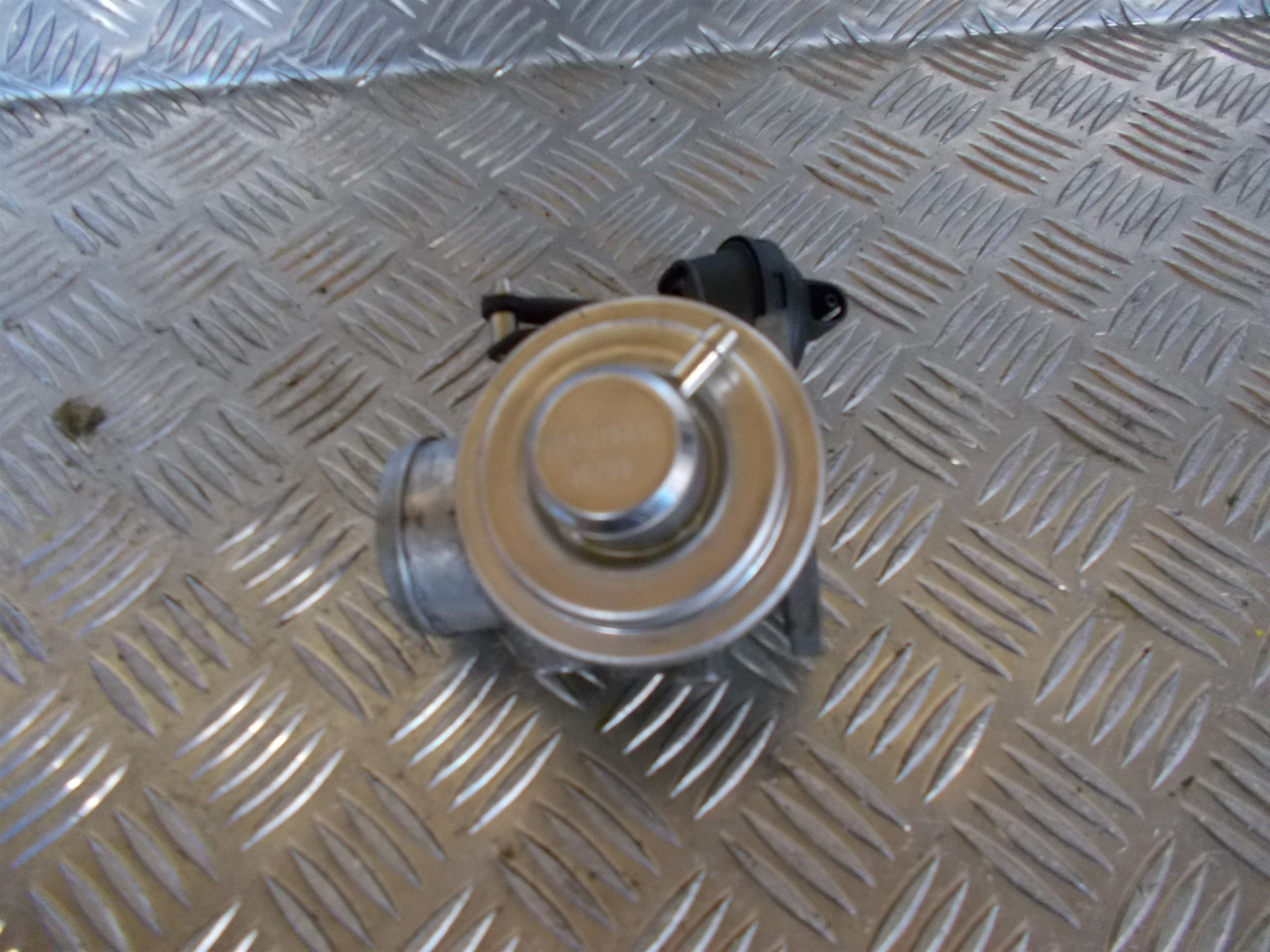 VW Lupo 6E/6X Egr Ventil Med OEM Nr. 038129637 Fra VW Ophugger