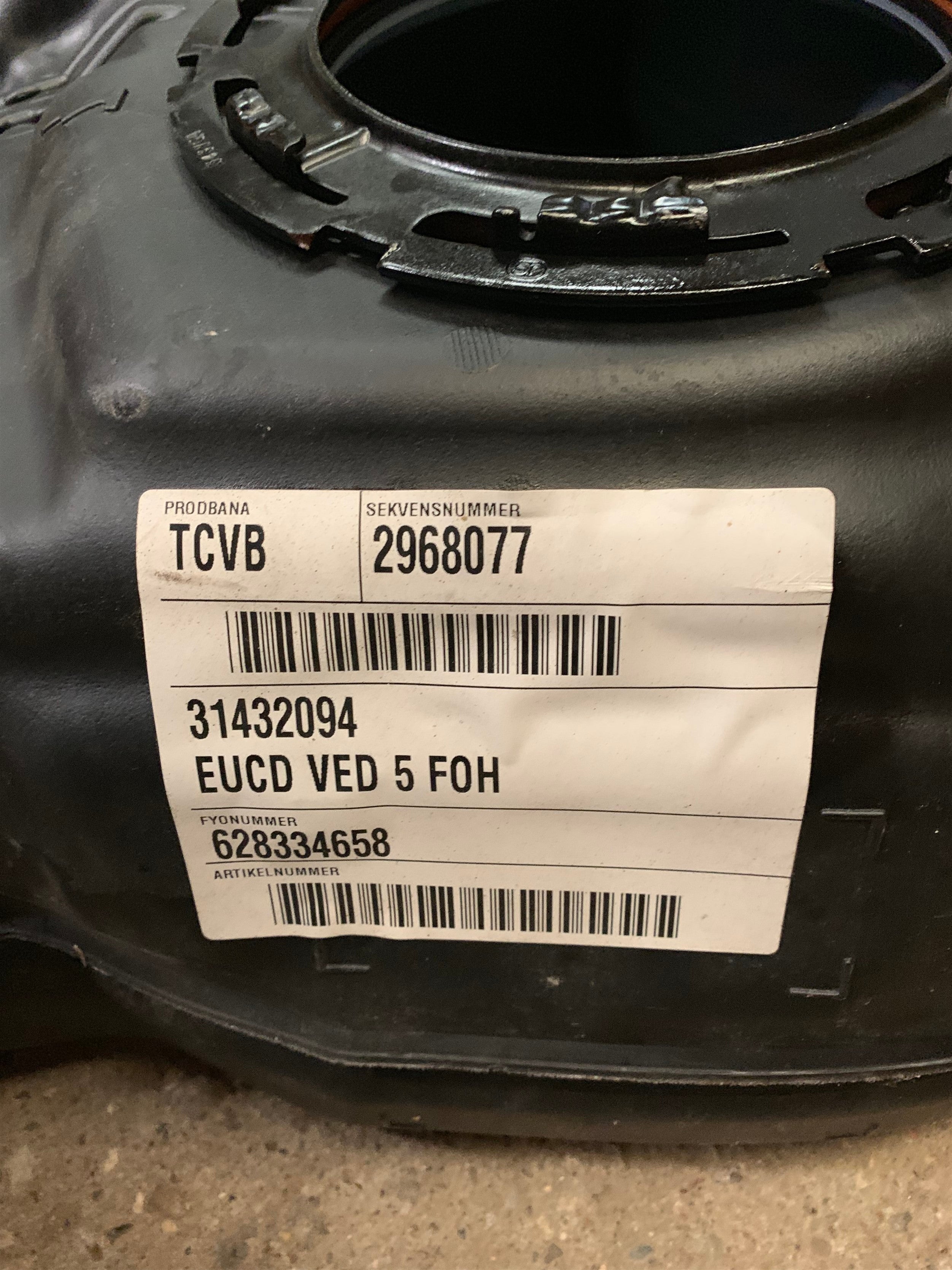 Volvo V70 Tank Med OEM Nr. 31432094 Fra Volvo Ophugger