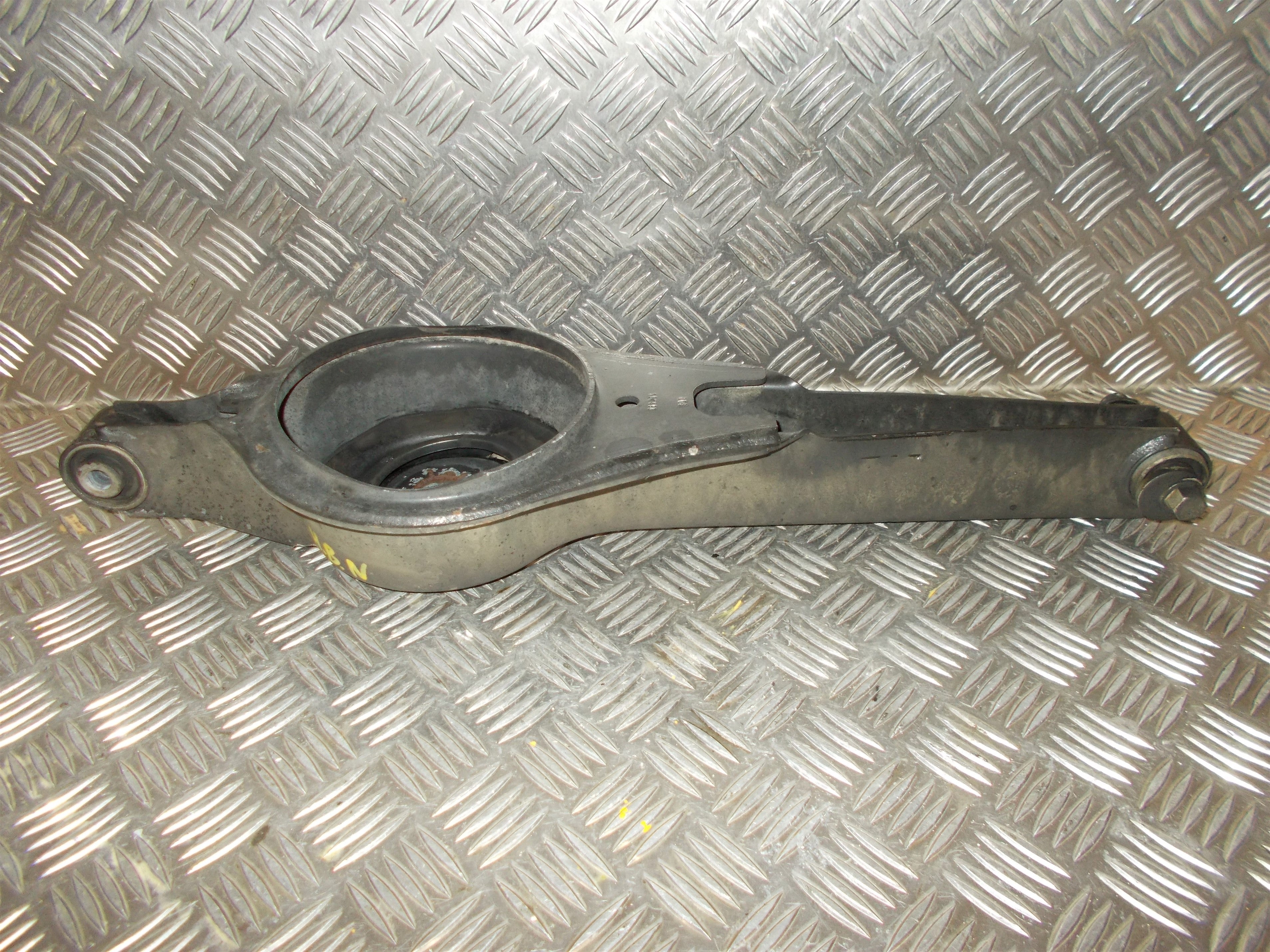 Volvo V70 Bærearm Bag H Med OEM Nr. 31429119 Fra Volvo Ophugger