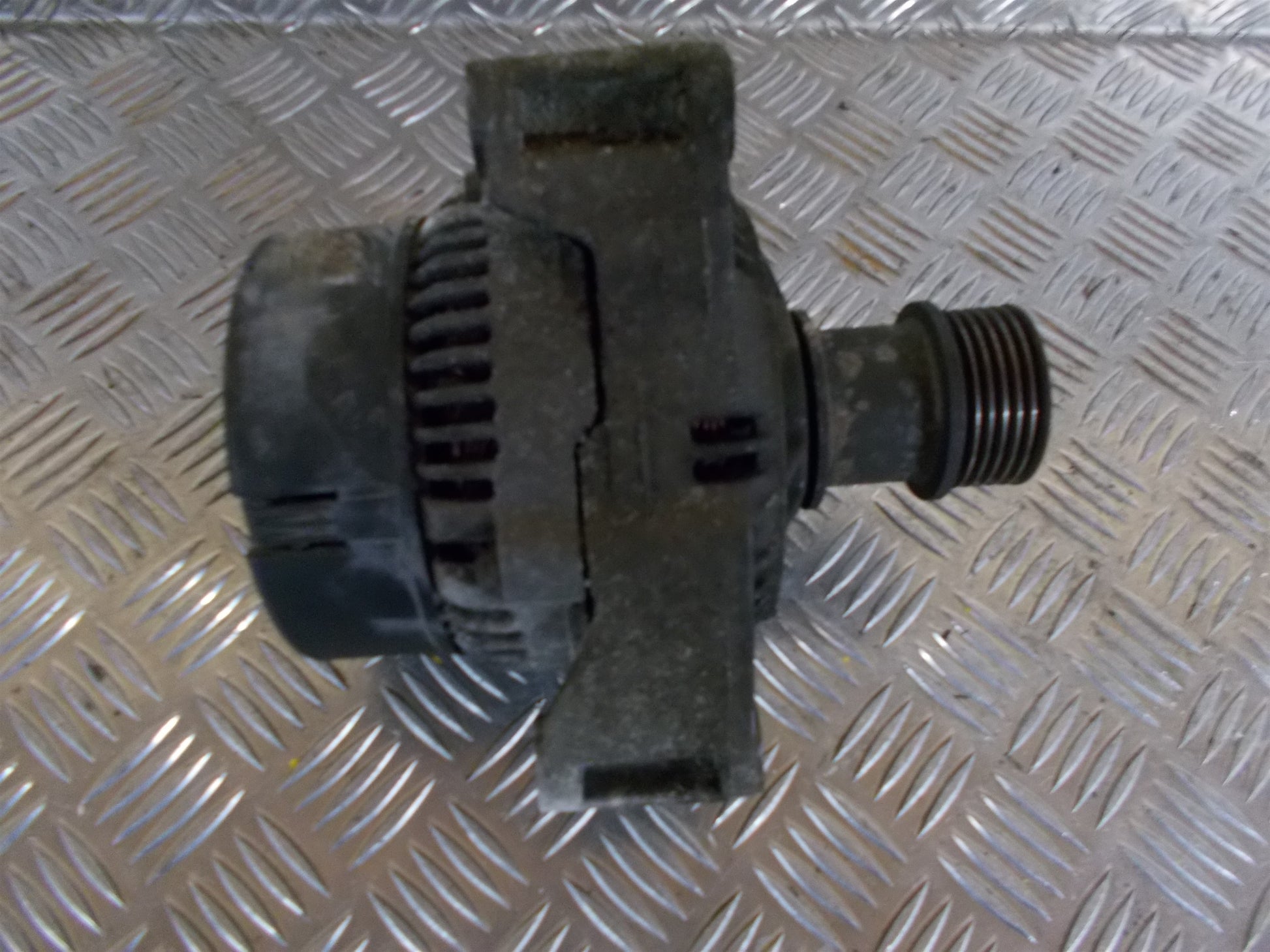 Saab 9‑3 Generator Med OEM Nr. 0123320057 Fra Saab Ophugger