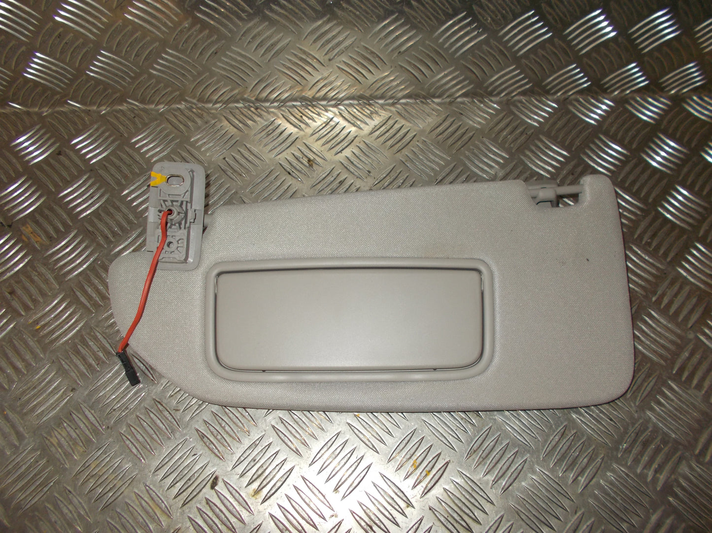 Volvo V70 Solskærm Med OEM Nr. 39823341 Fra Volvo Ophugger
