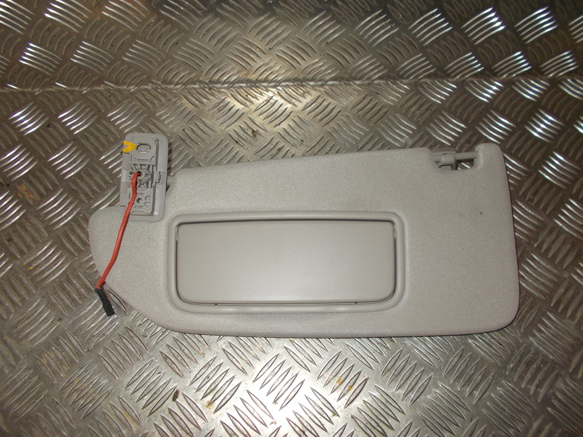 Volvo V70 Solskærm Med OEM Nr. 39823341 Fra Volvo Ophugger