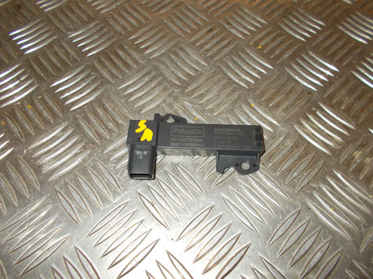 Volvo V70 Antenne Med OEM Nr. 8M5T15K603KA Fra Volvo Ophugger