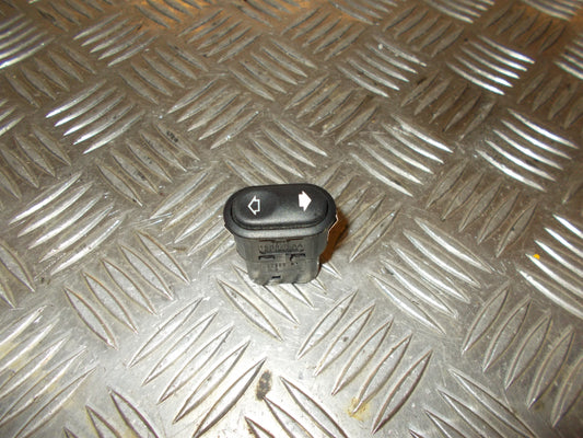 Volvo V70 Kontakt Diverse Med OEM Nr. 7W1T15B679AA Fra Volvo Ophugger