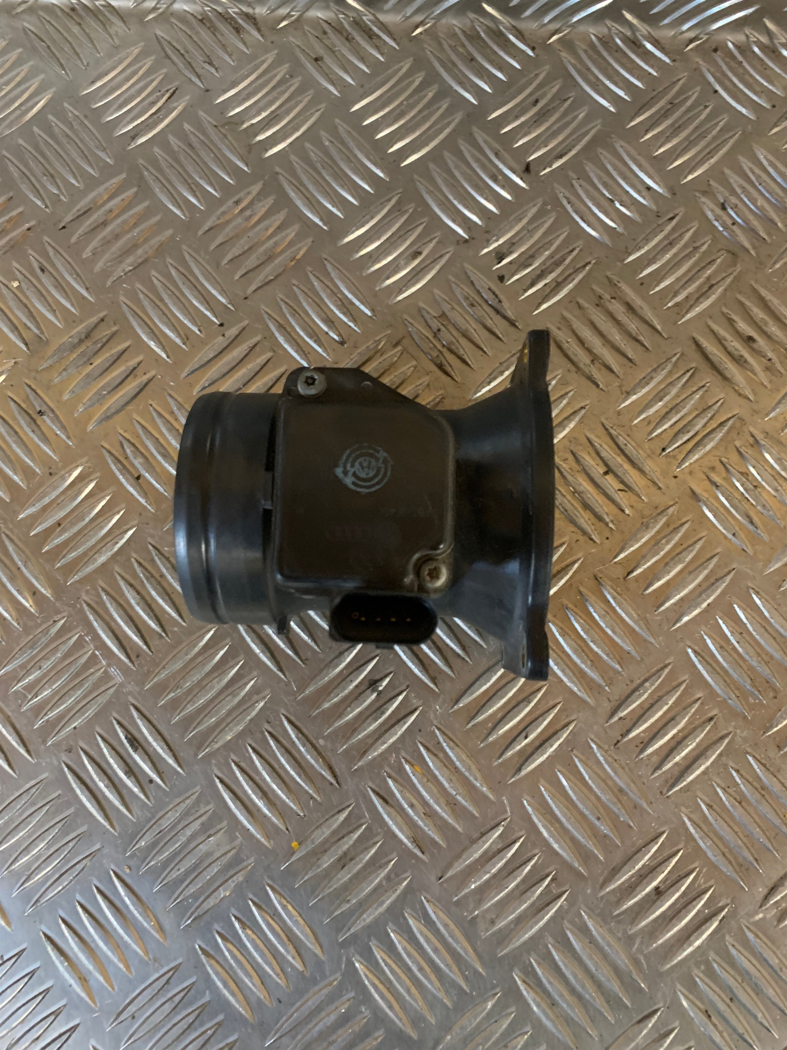 VW Passat 3B Luftmængdemåler Med OEM Nr. 06A906461B Fra VW Ophugger