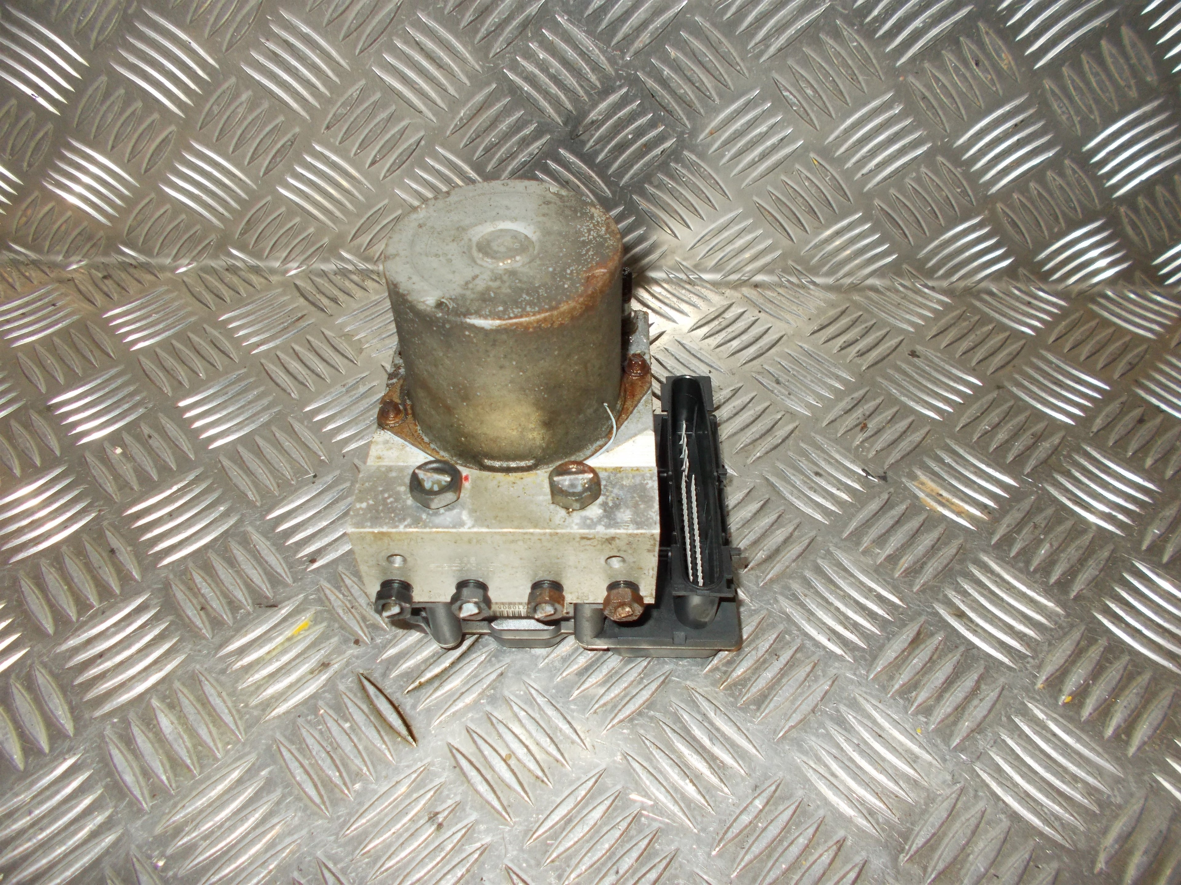 Hyundai Getz ABS Pumpe Med OEM Nr. 589101C900 Fra Hyundai Ophugger