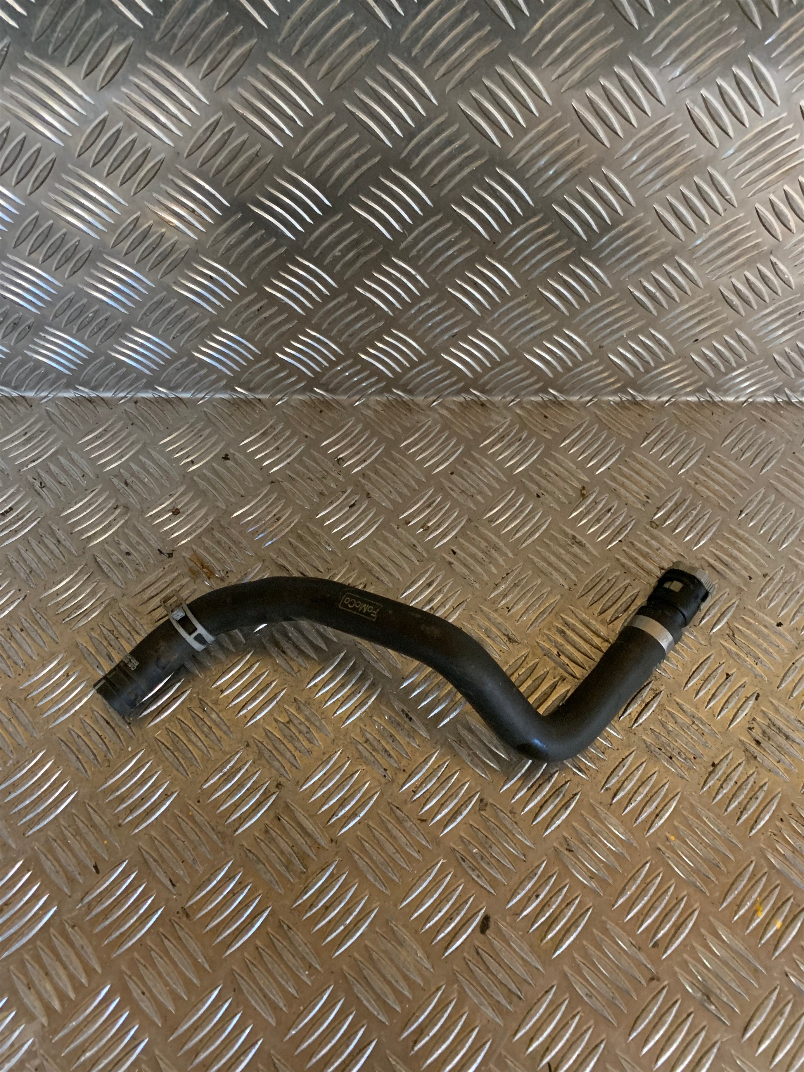 Ford C-Max 2 Køler Slanger Med OEM Nr. CV6118K580VA Fra Ford Ophugger