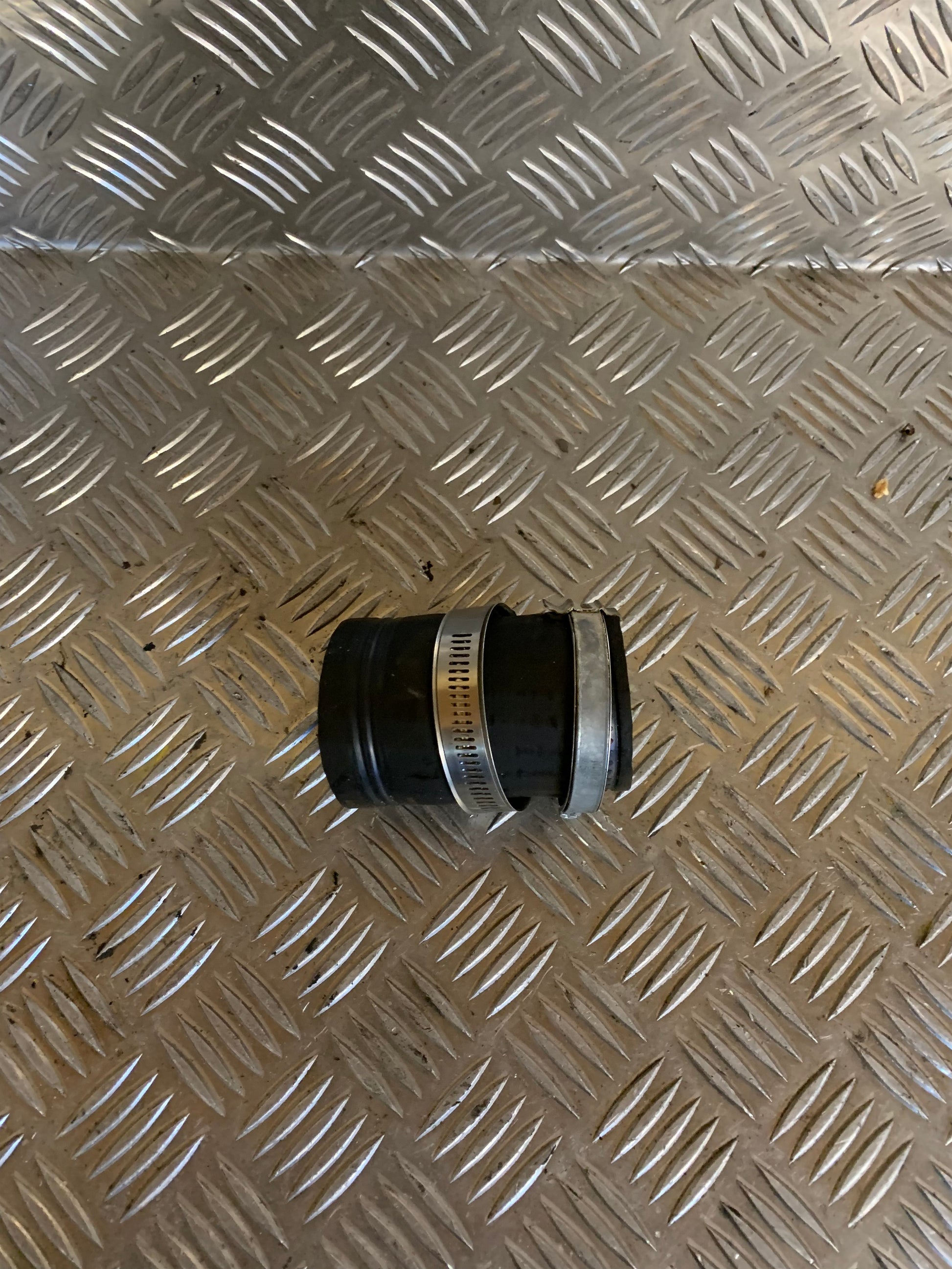 Ford C‑Max 2 Indsugningsslange Med OEM Nr. C1B16F075AC Fra Ford Ophugger