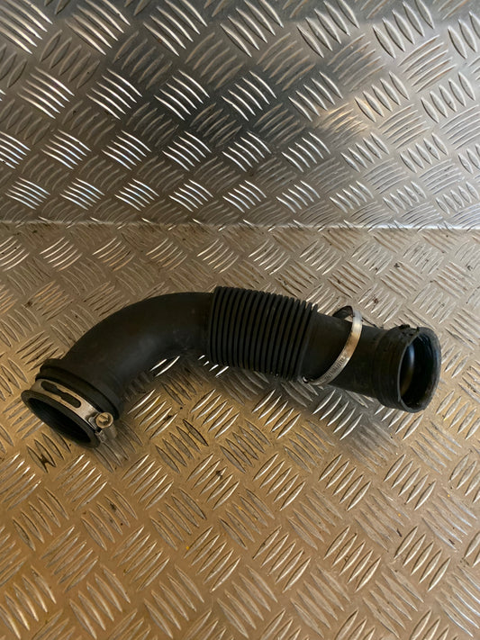 Ford C‑Max 2 Indsugningsslange Med OEM Nr. CV619C623AC Fra Ford Ophugger