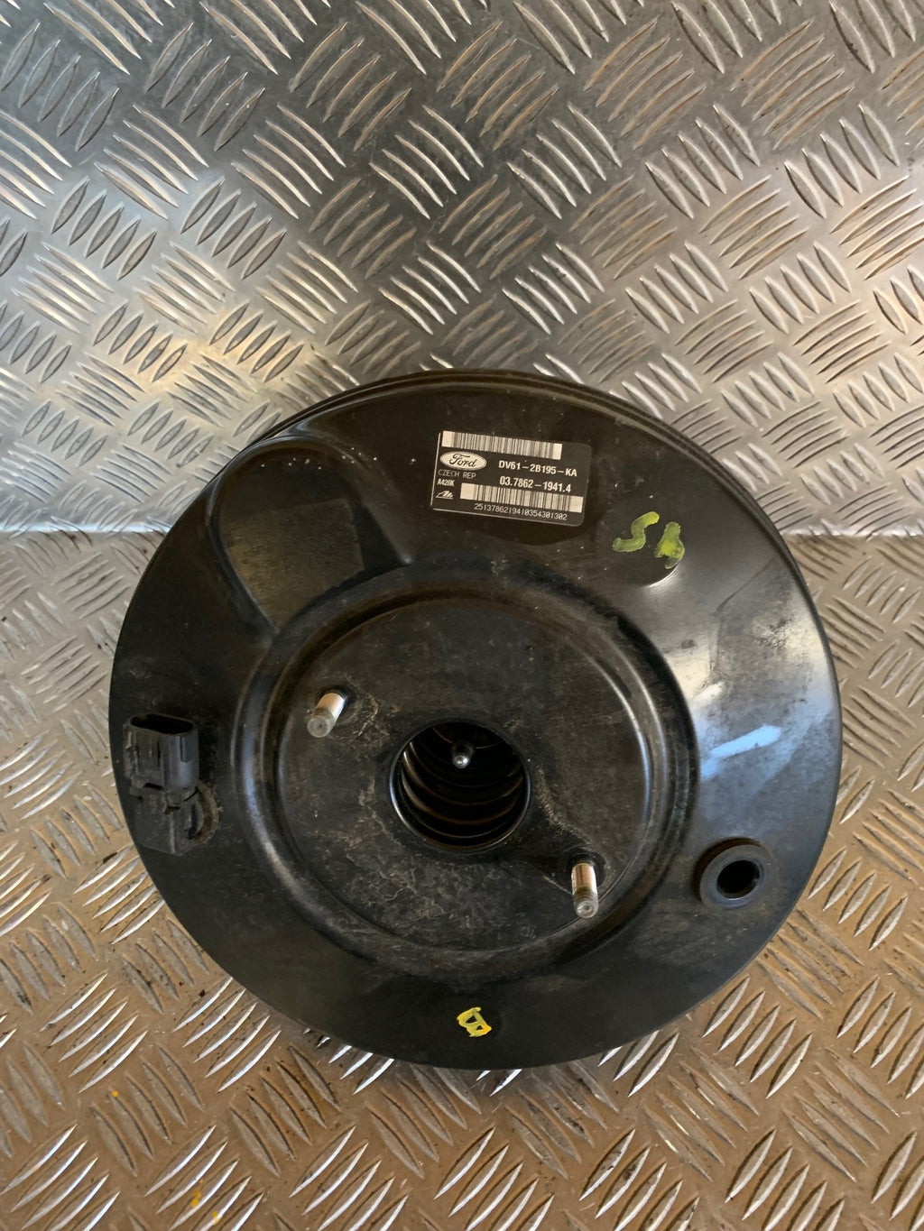 Ford C-Max 2 Bremseforstærker Med OEM Nr. DV61786219414 Fra Ford Ophugger