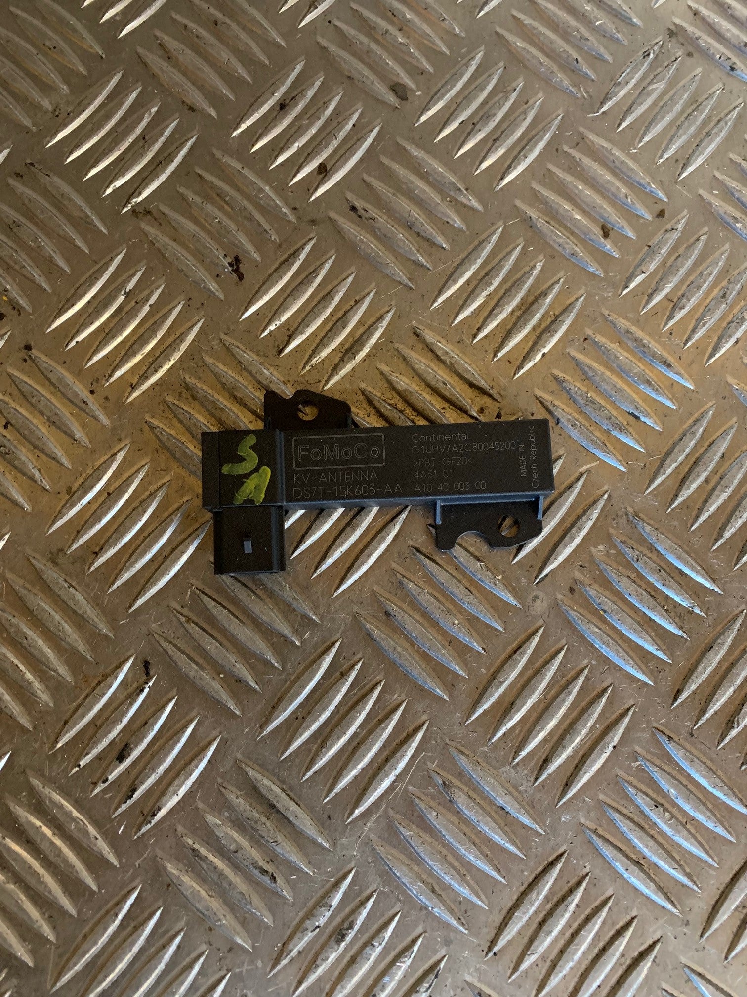 Ford C‑Max 2 Antenneforstærker Med OEM Nr. DS7T15K603AA Fra Ford Ophugger