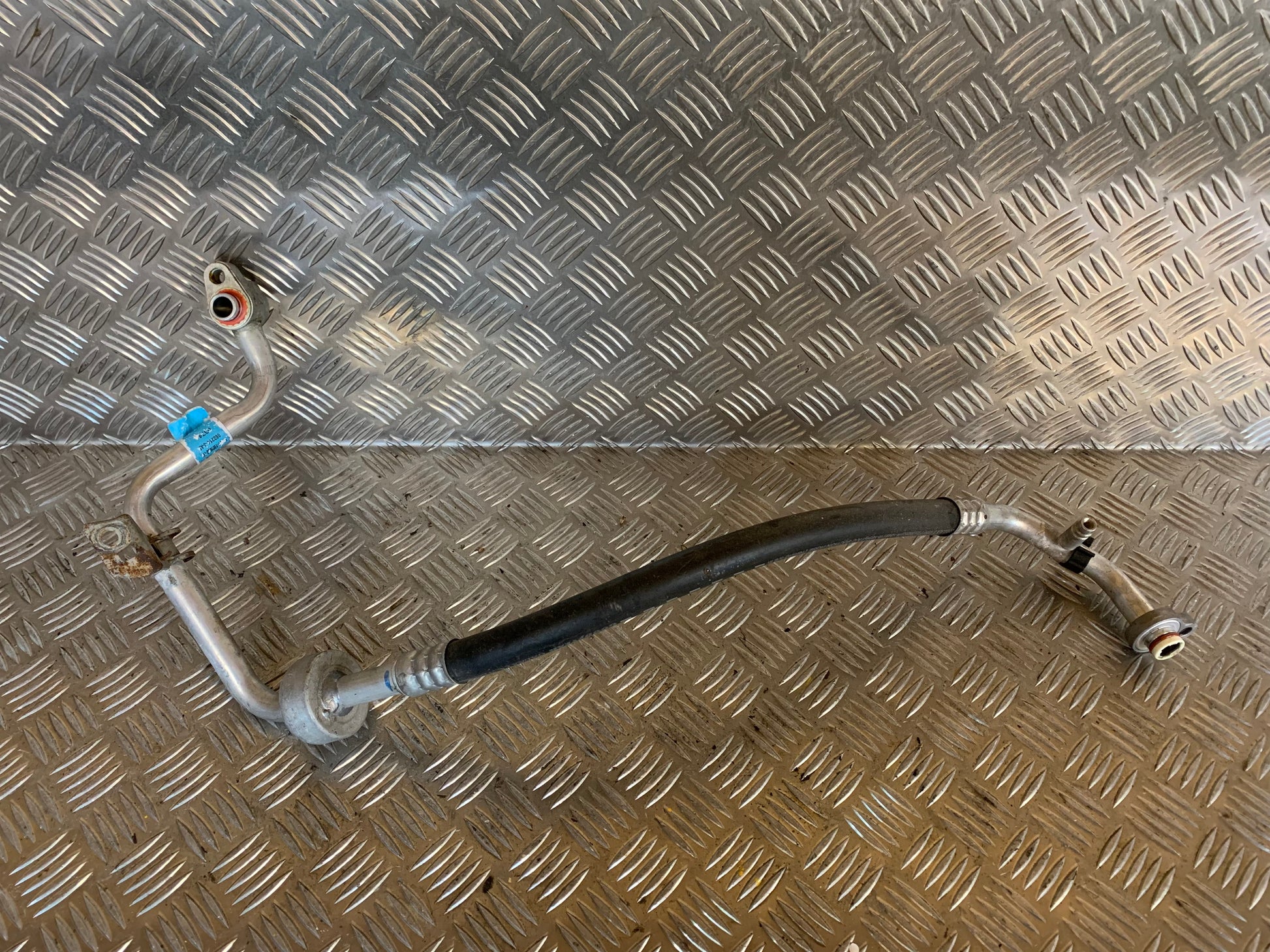 Ford C‑Max 2 Aircond. Rør/Slanger Med OEM Nr. 052143AF Fra Ford Ophugger