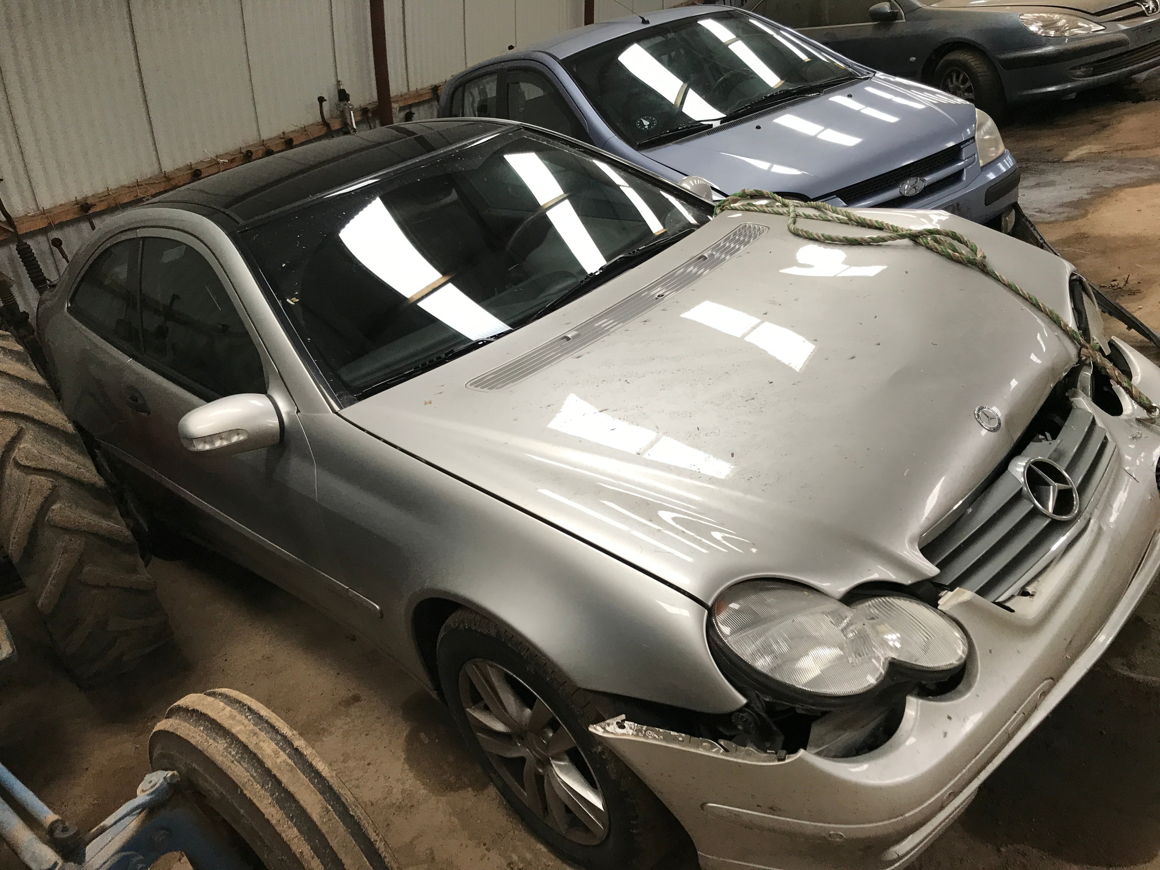 Mercedes C W203 Pluk-Selv-Bil Med OEM Nr. Ophugger Fra Mercedes Ophugger