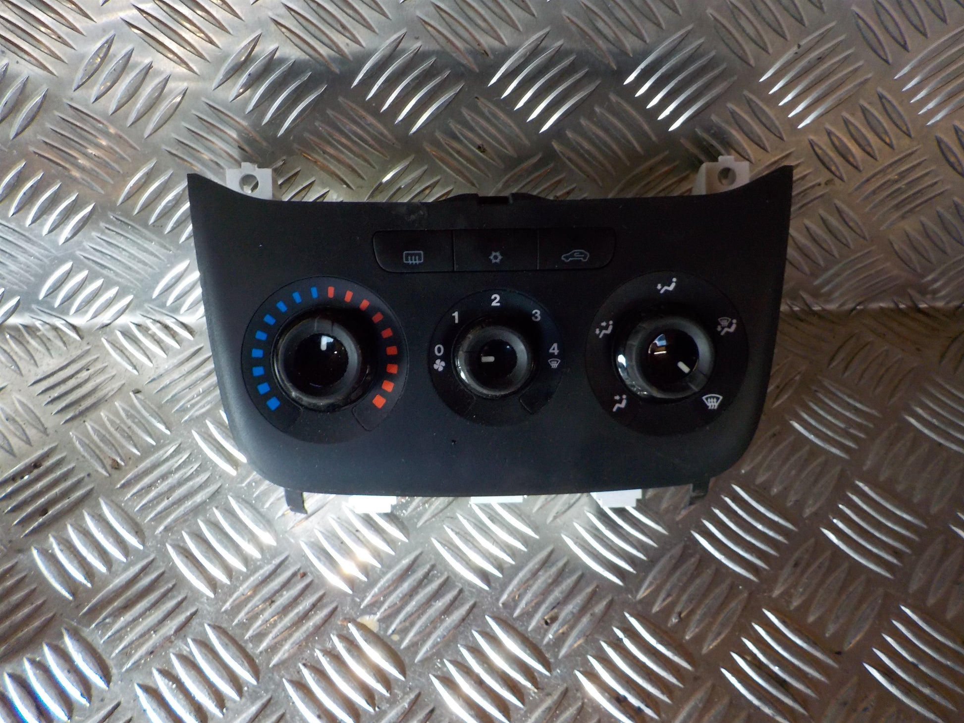 Fiat Punto Evo Varmeregulering Med OEM Nr. Ophugger Fra Fiat Ophugger